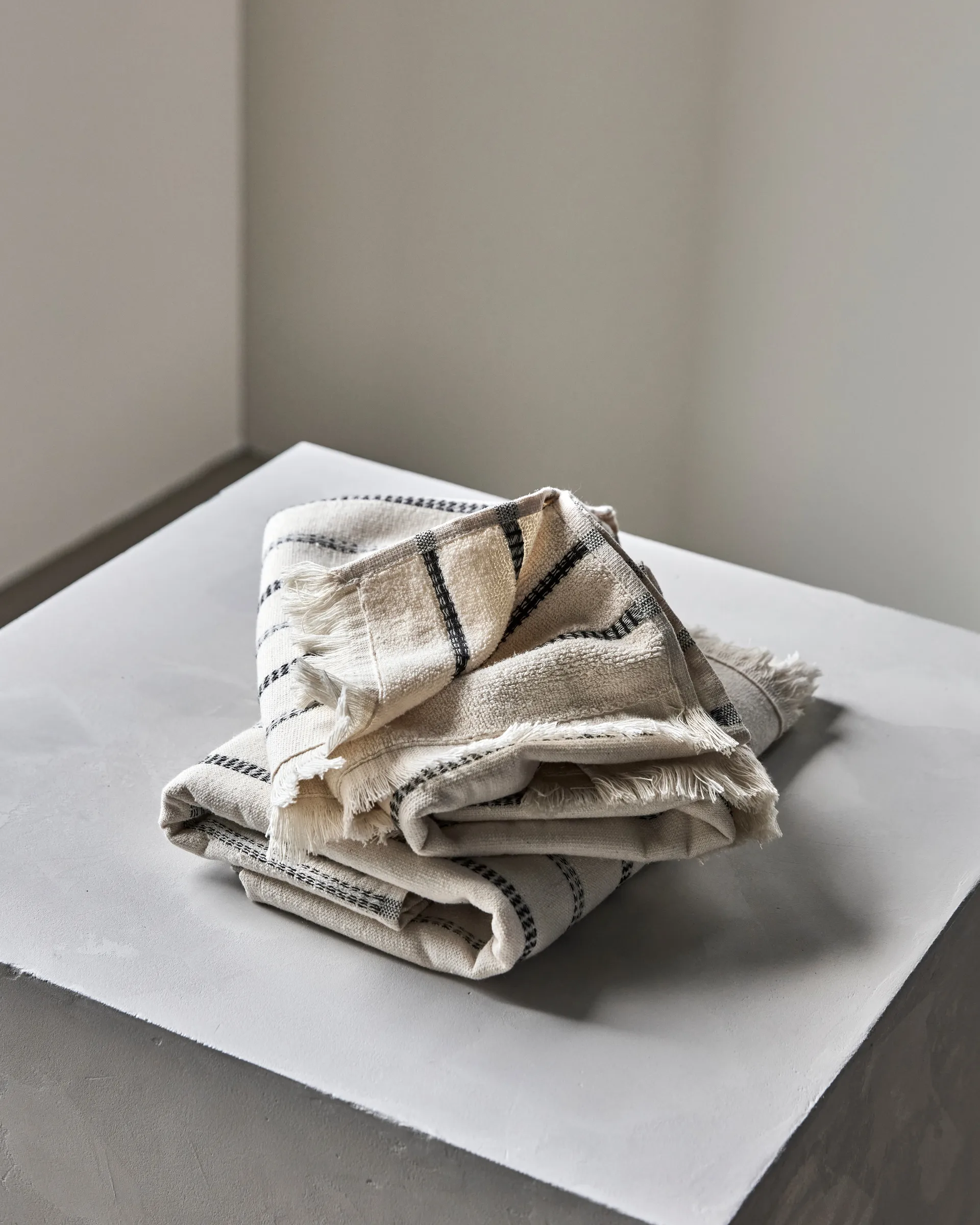 True handduk 2 delar, Off-White-svart, 50x100 cm Meraki