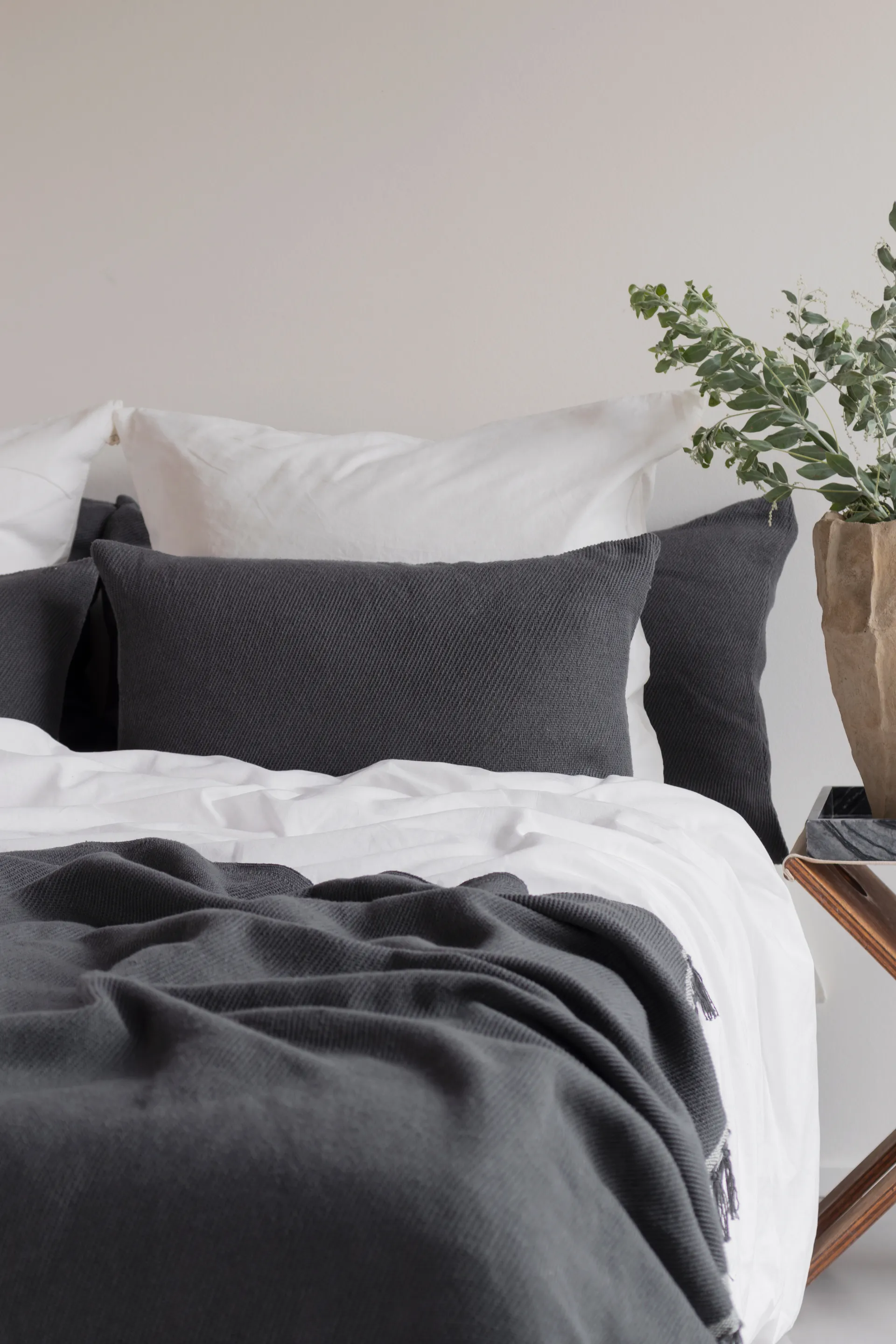 Bohemia överkast, Anthracite,140x250 cm Mette Ditmer