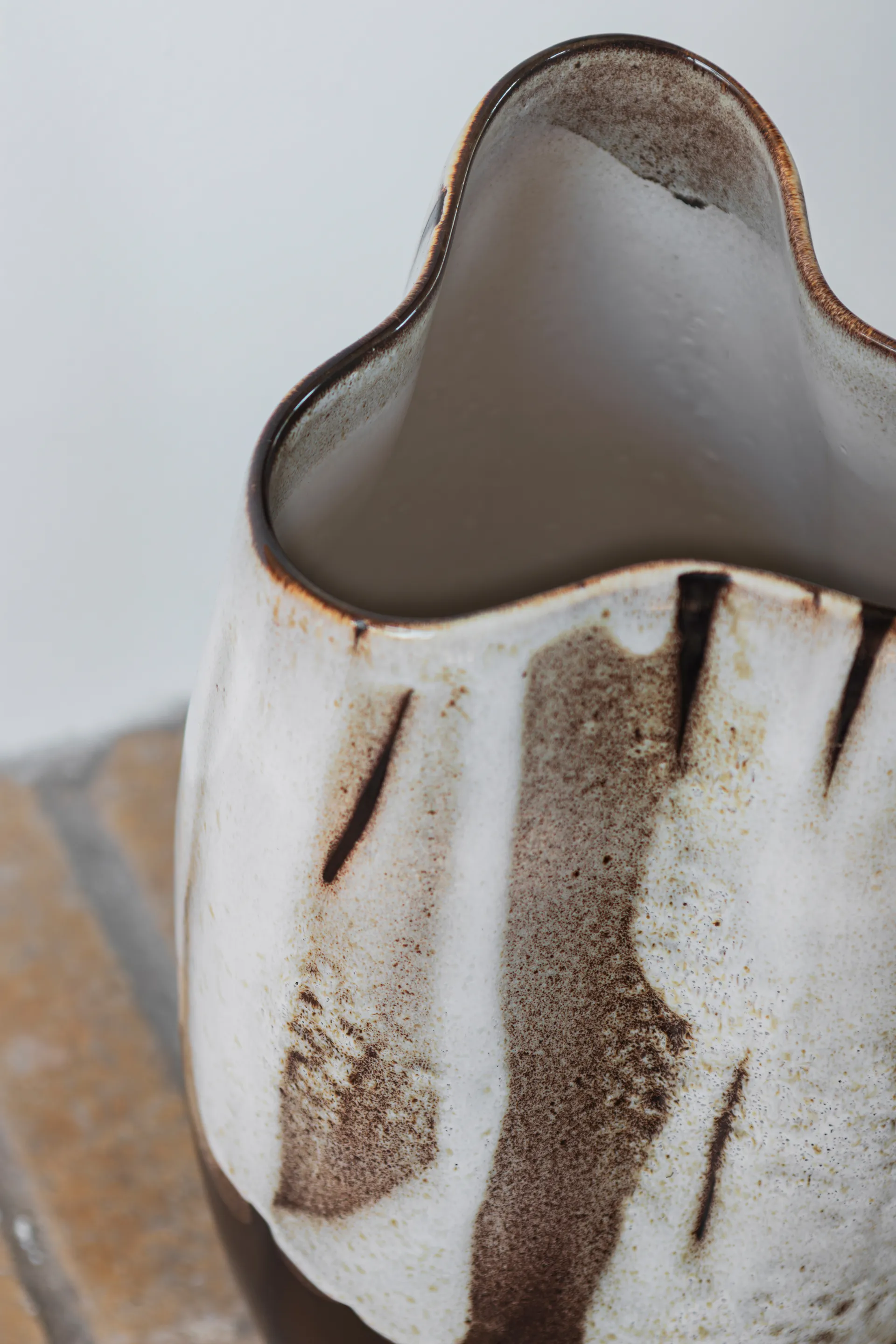 By Hand vas large 38,5 cm, Off-white Mette Ditmer