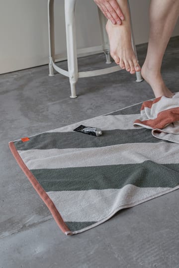 Diagonal badrumsmatta 50x80 cm - Dark olive - Mette Ditmer