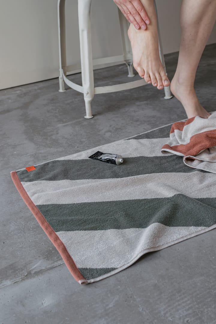 Diagonal badrumsmatta 50x80 cm, Dark olive Mette Ditmer
