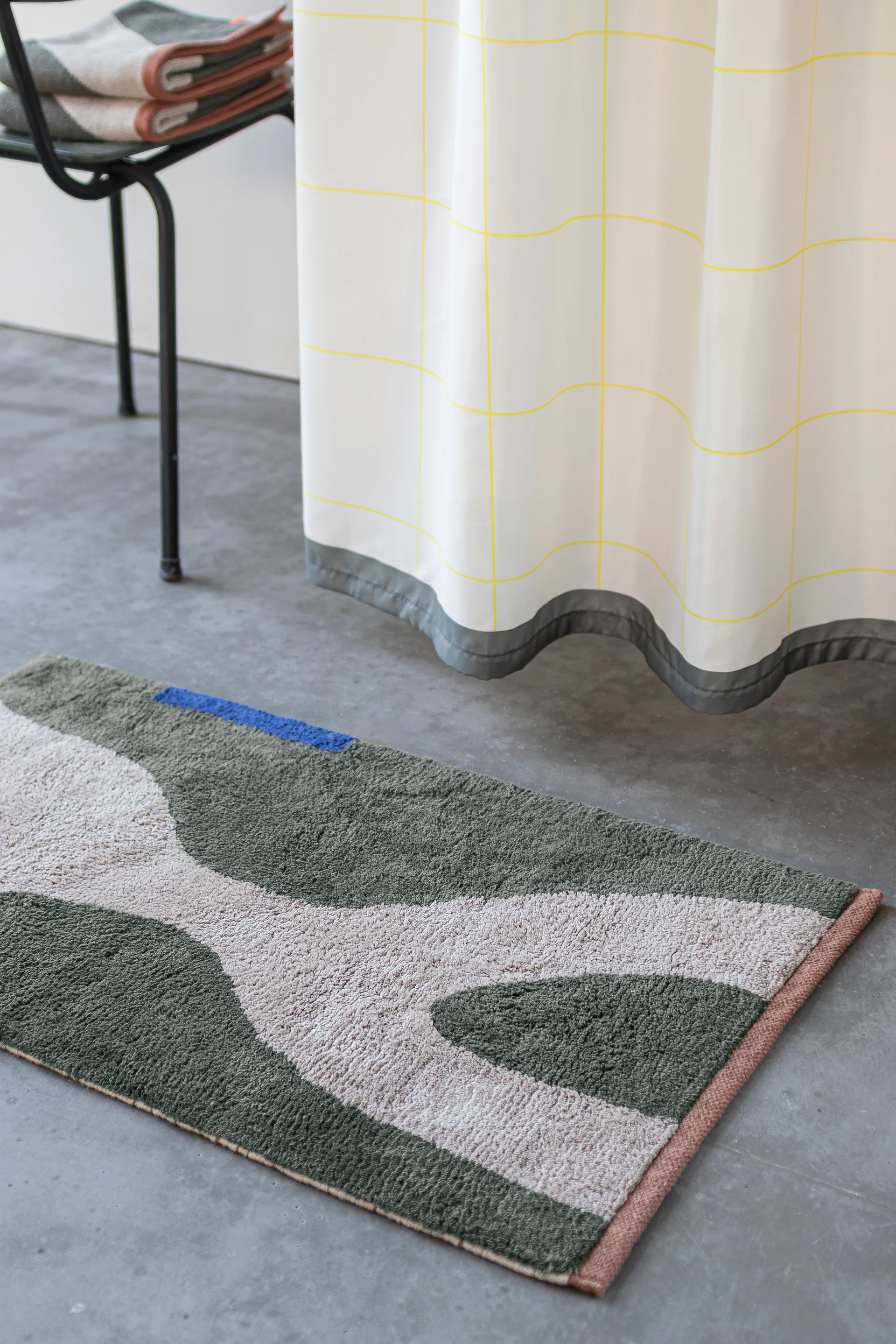 Figura matta, Dark olive, 50x80 cm Mette Ditmer