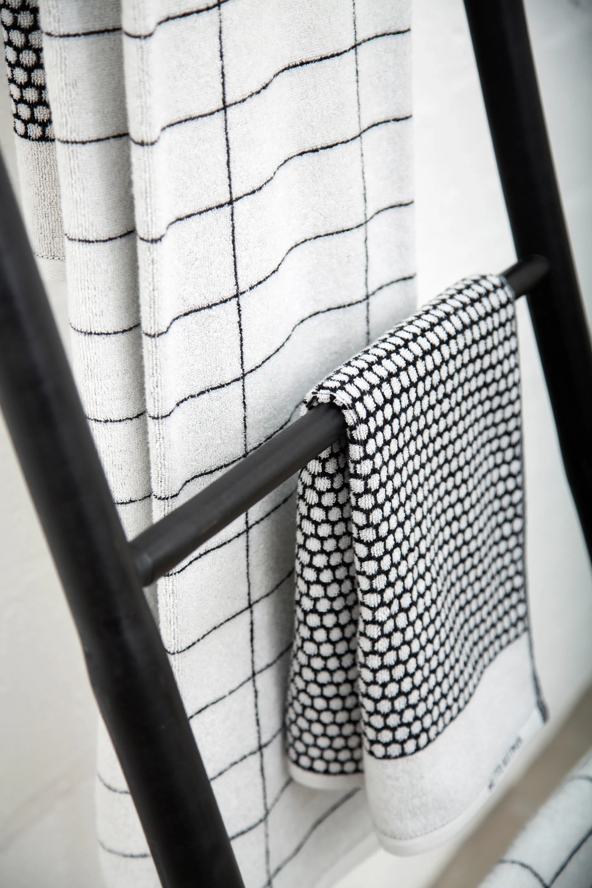 Grid gästhandduk 38x60 cm 2-pack, Svart-off white Mette Ditmer