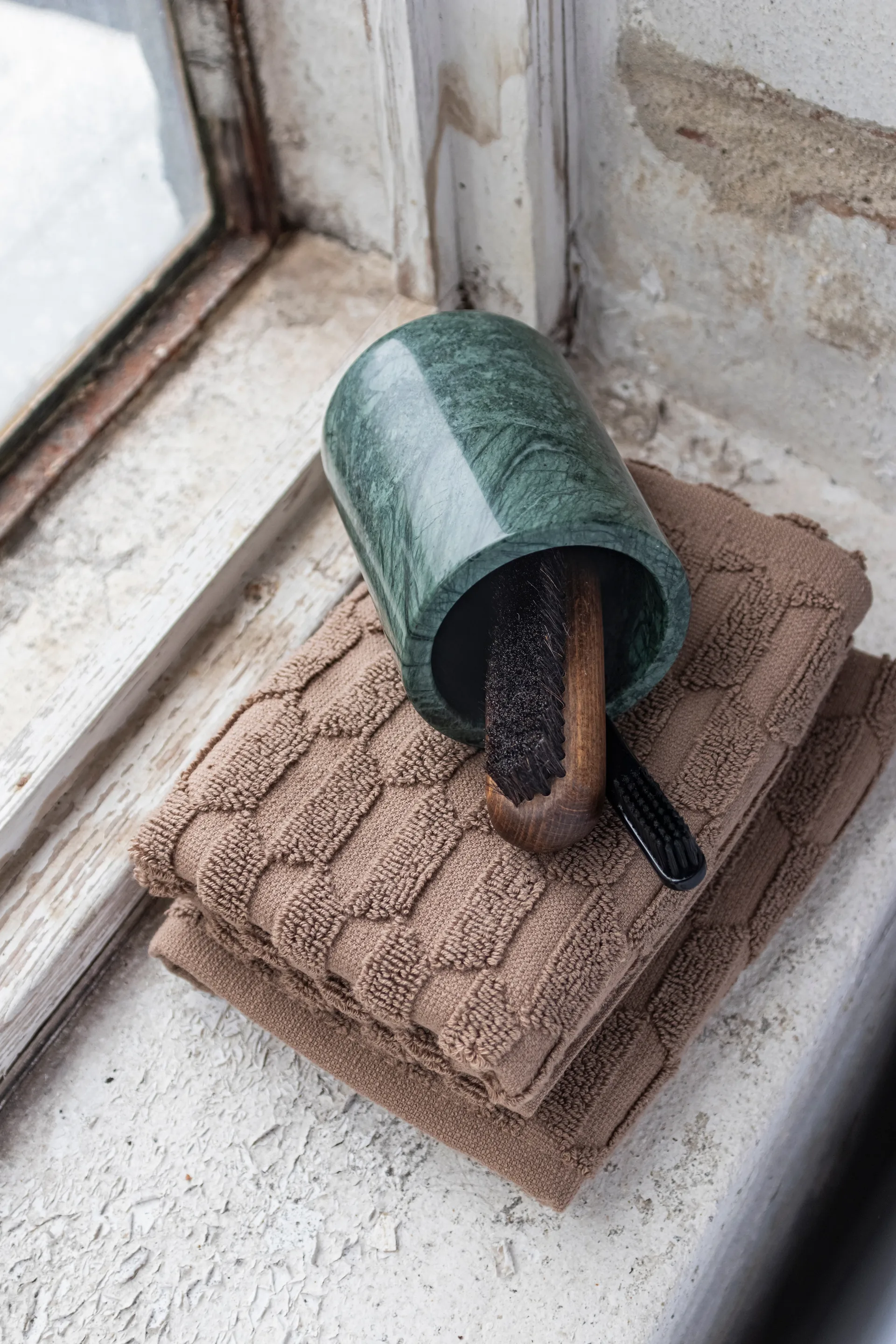 Marble tandborsthållare 10 cm, Dark forest Mette Ditmer