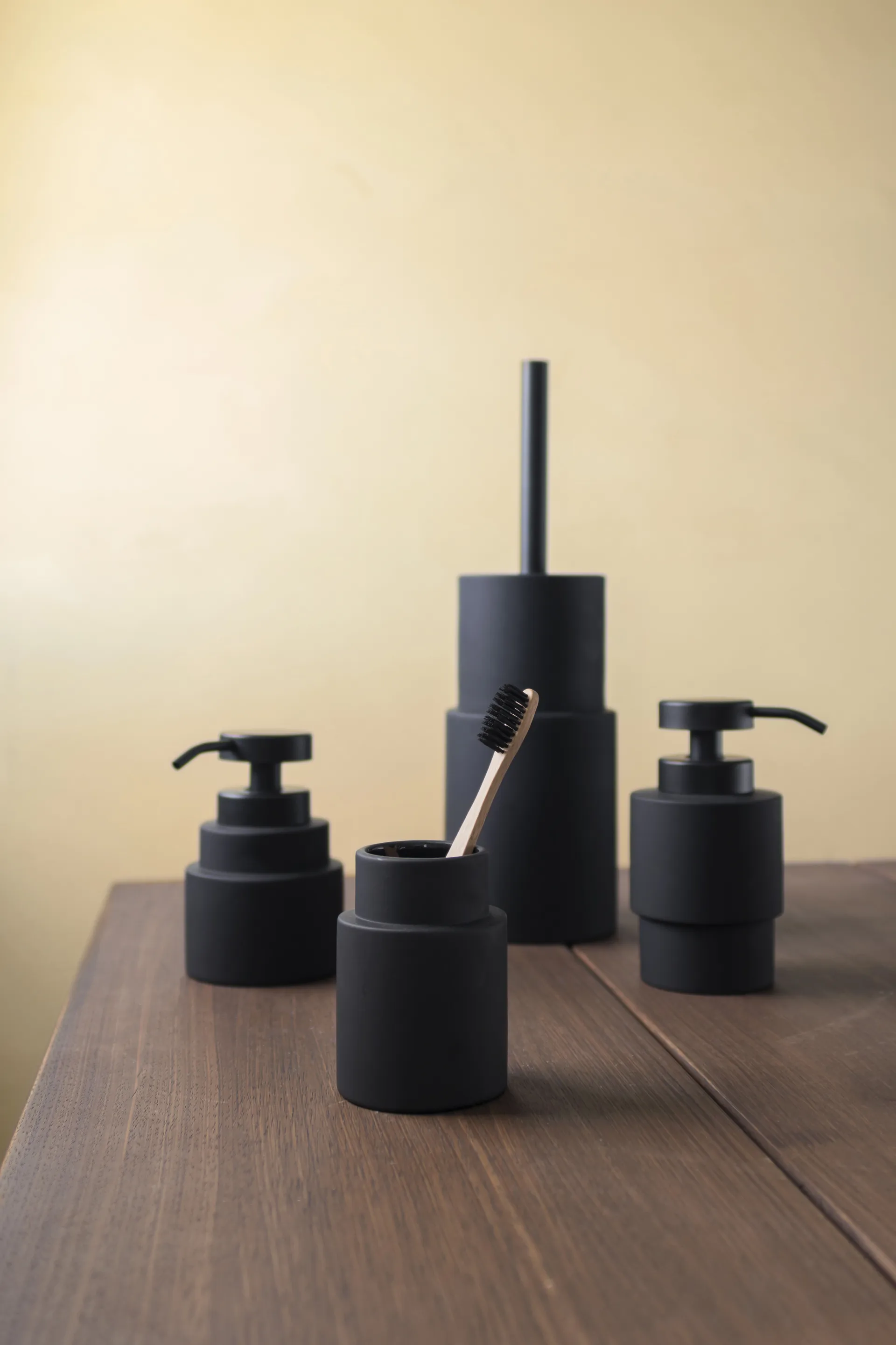 Shades tandborsthållare model B, Svart Mette Ditmer