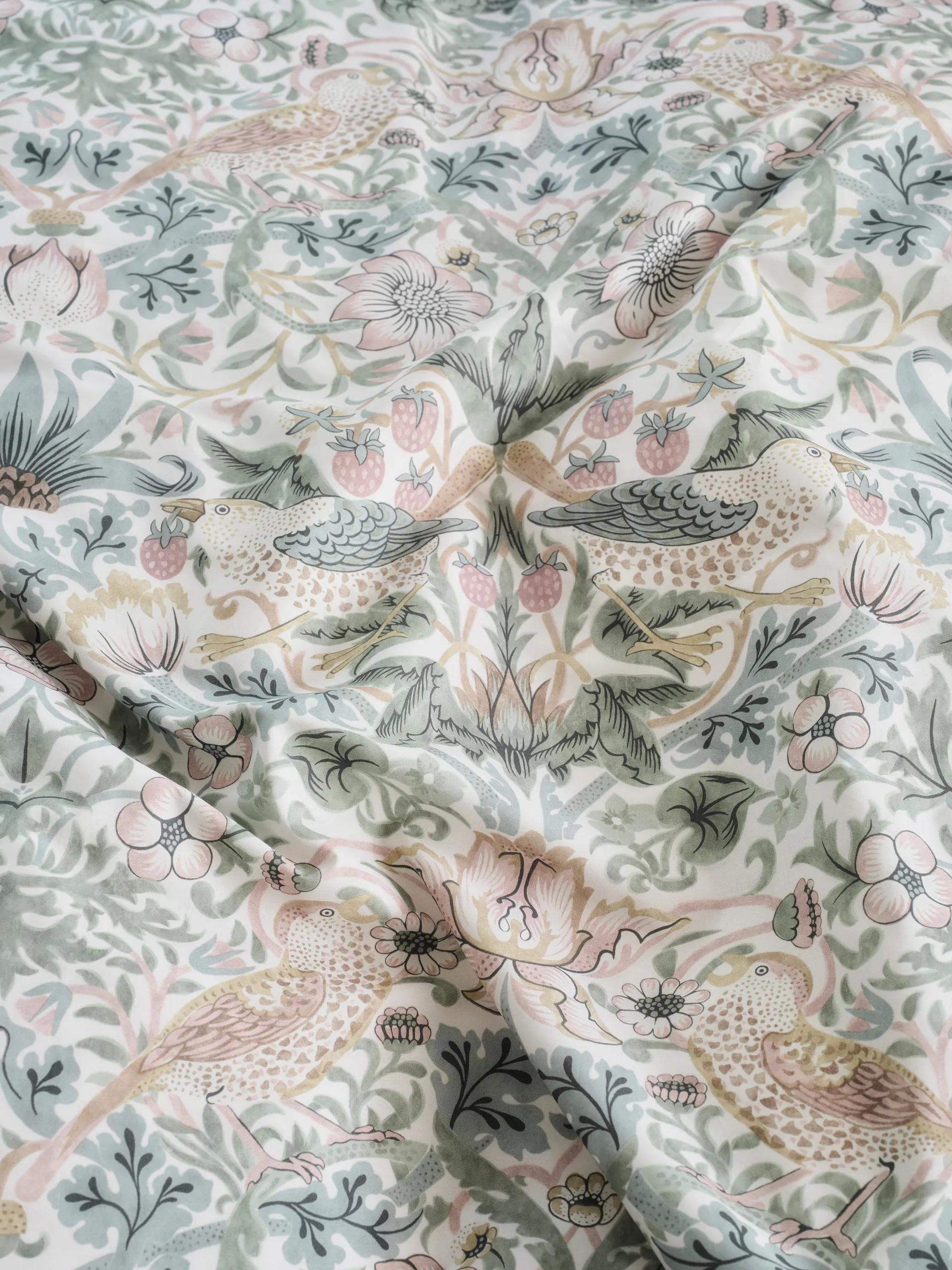 Morris & Co. Strawberry Thief Örngott, Grön, 50x60 cm Mille Notti