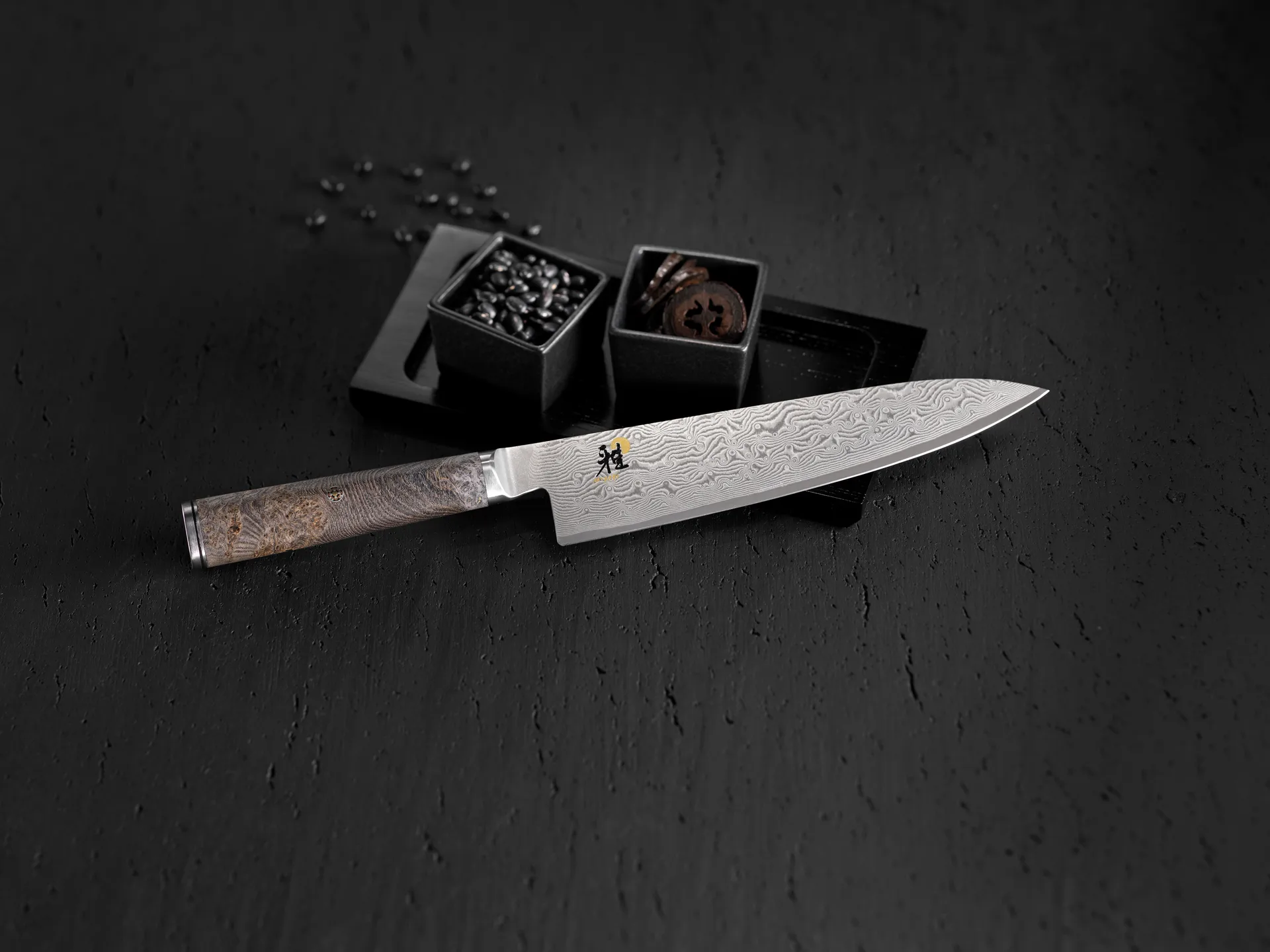 Black 5000MCD 67 kockkniv gyutoh 24 cm, Damaskus-svart lönn Miyabi