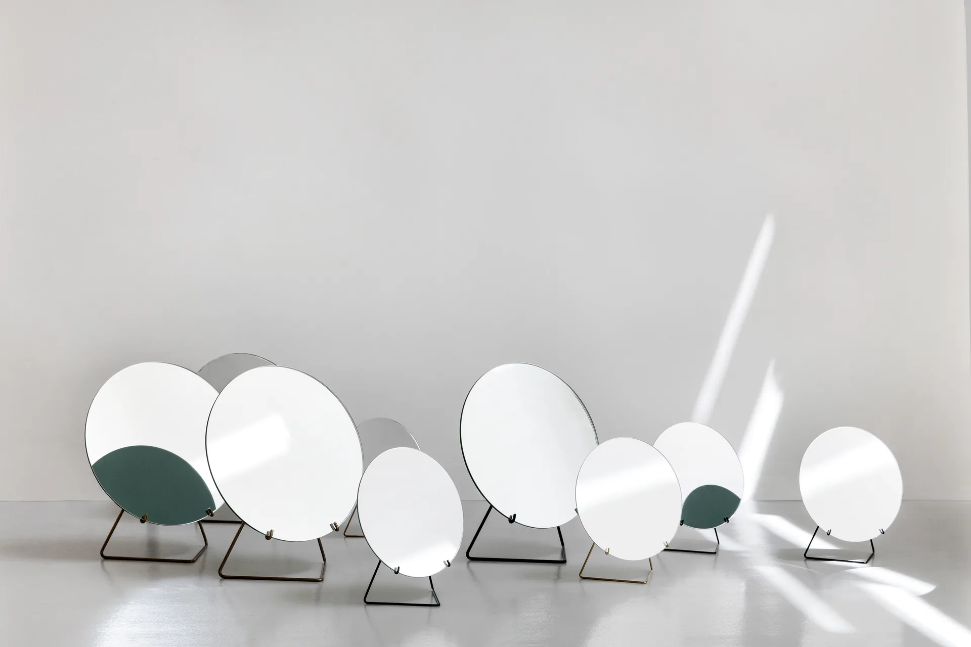 Bordsspegel Ø30 cm, Brass MOEBE