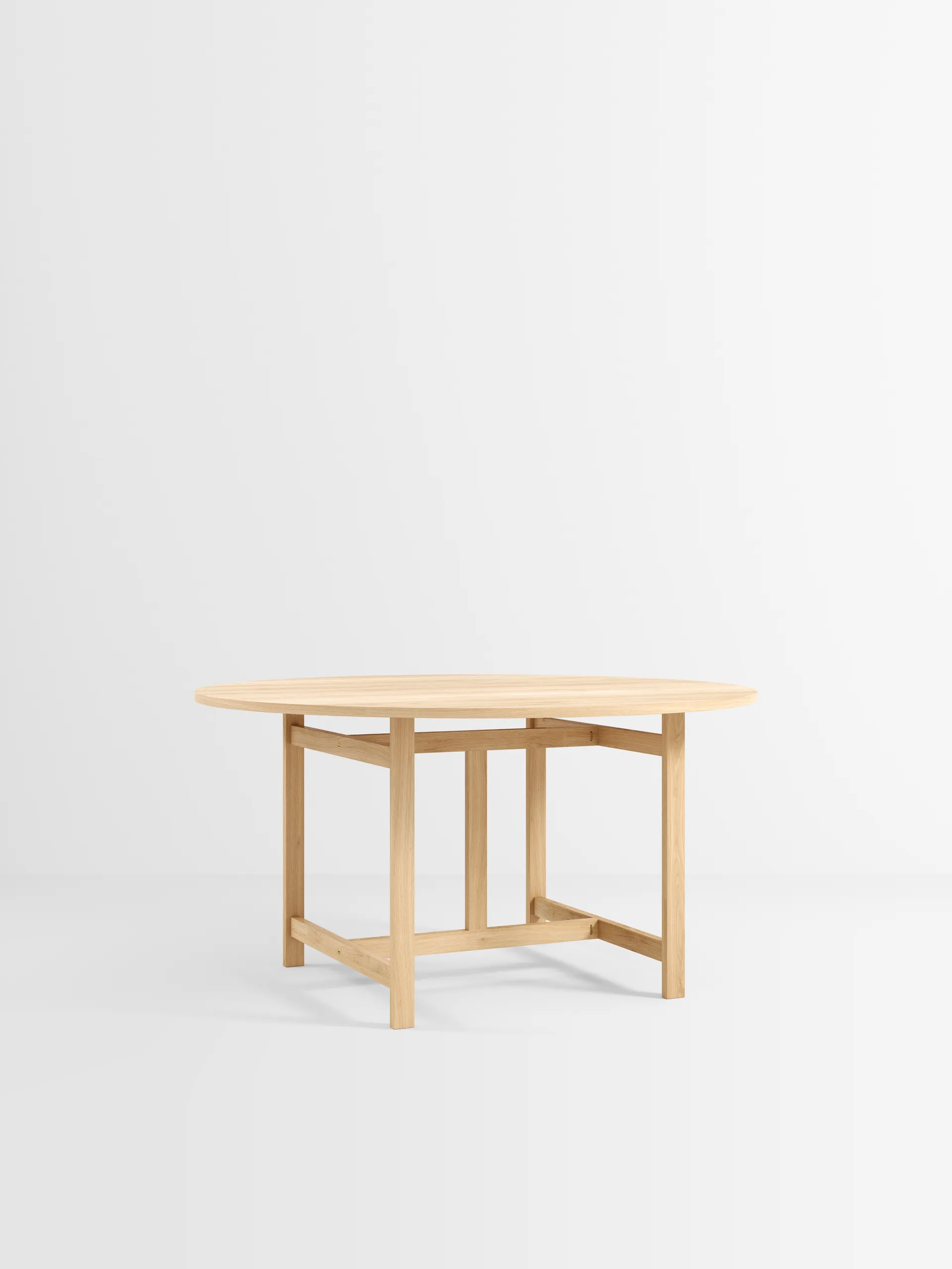 Moebe round dining table matbord Ø140 x73,2 cm, Ek MOEBE