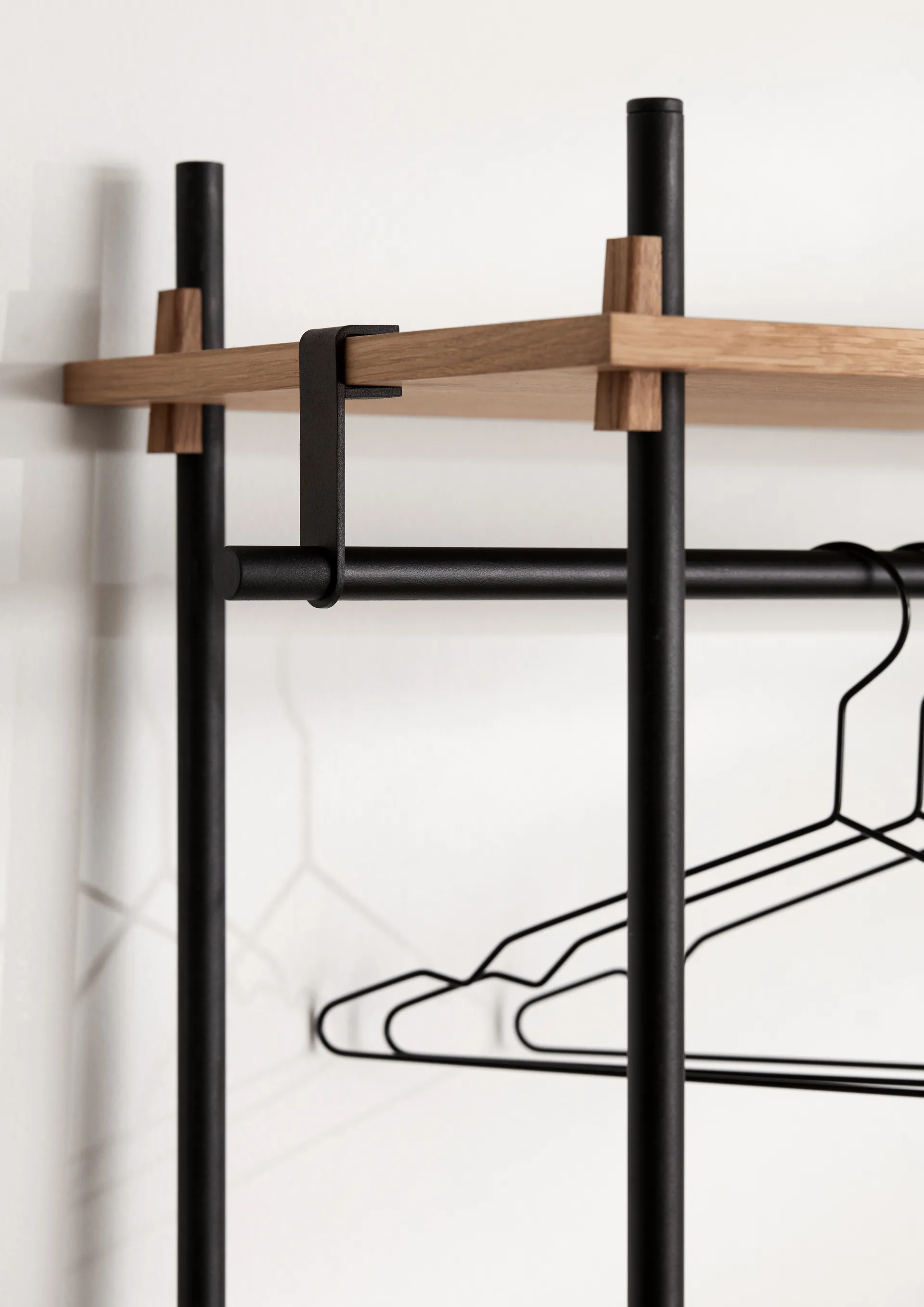 Moebe shelving system s.200.1.F, Ek-svart MOEBE