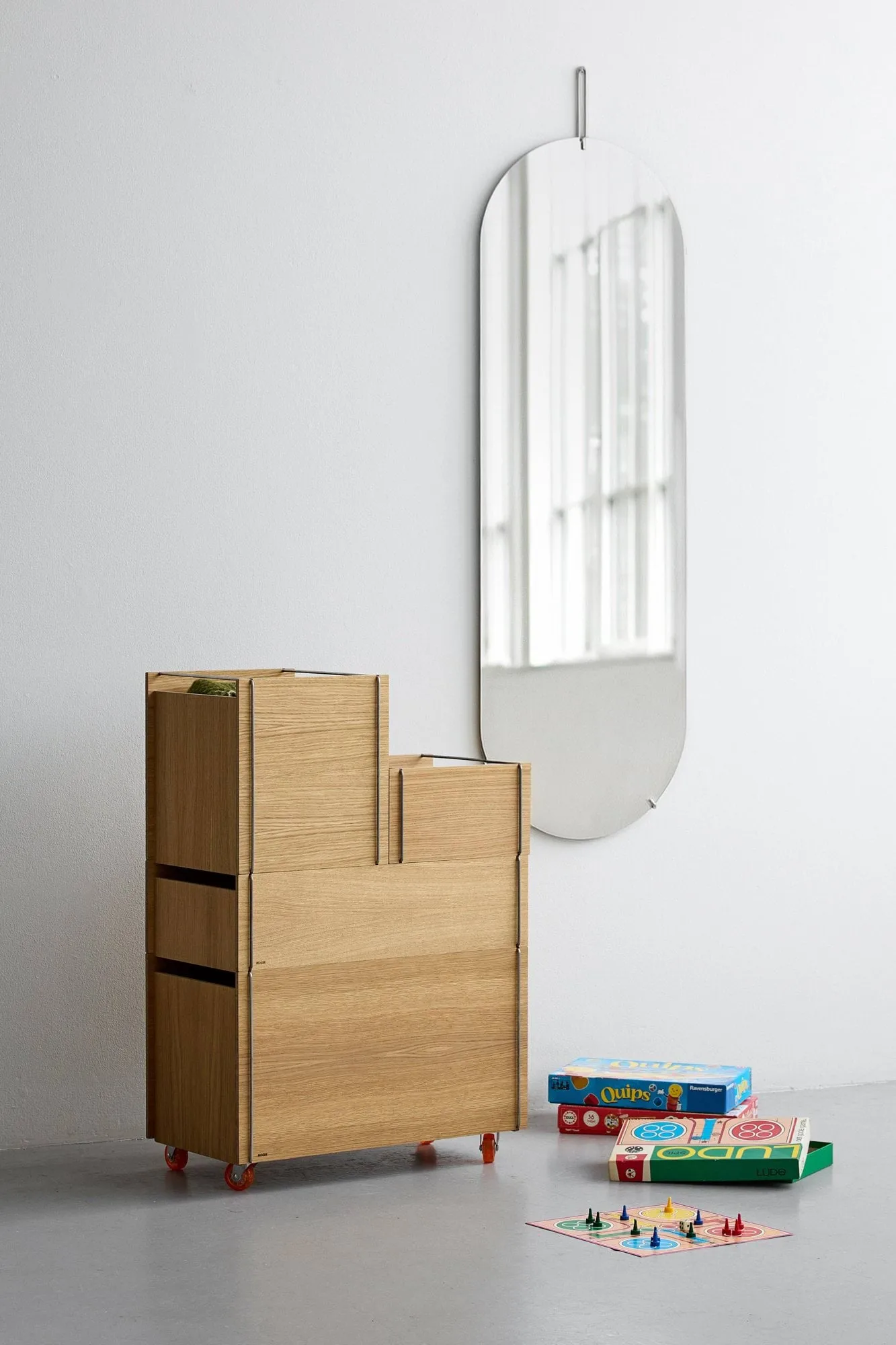 Moebe storage box, Oljad ek-rostfritt stål, small, 16,5x30x31 cm MOEBE