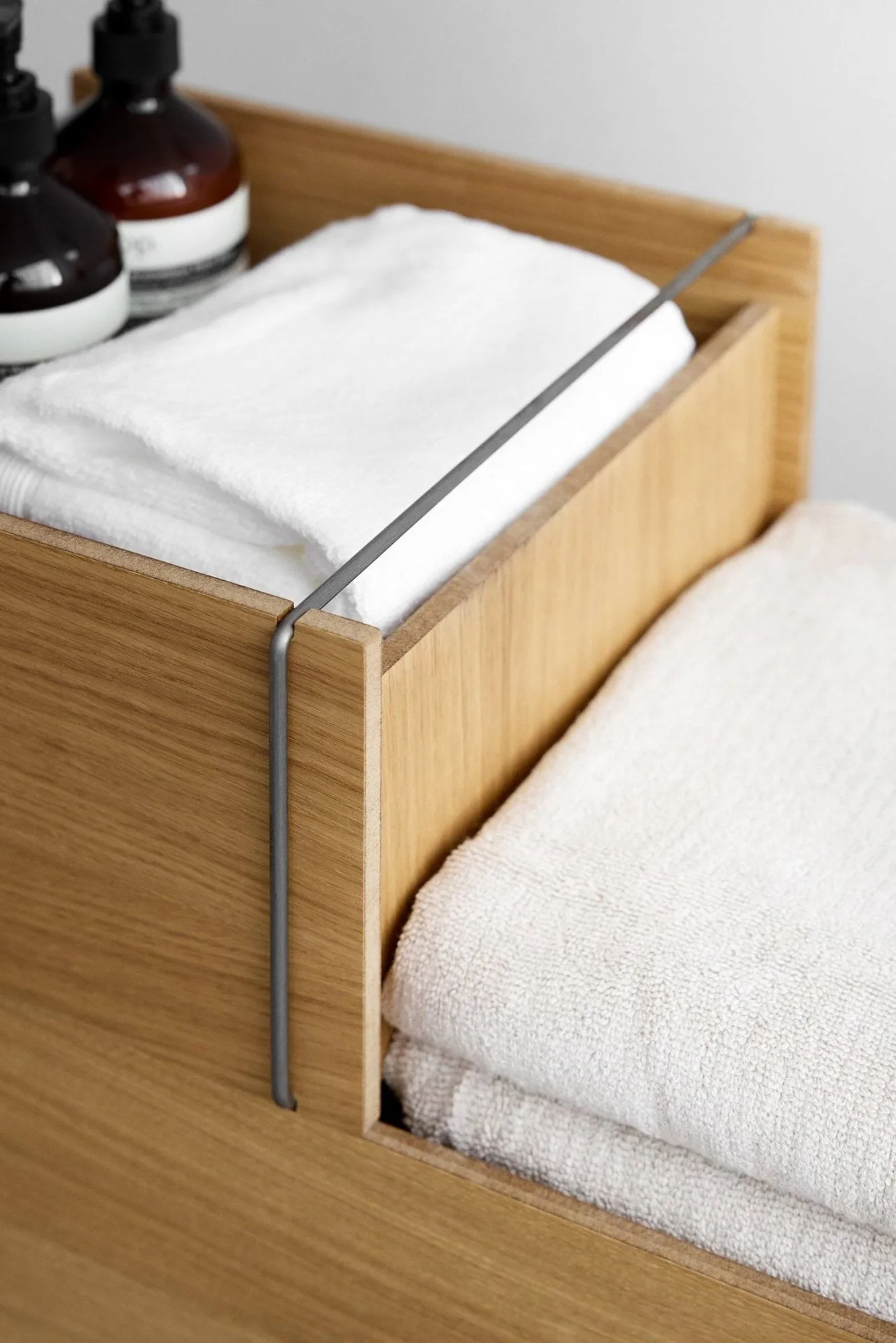 Moebe storage box, Oljad ek-rostfritt stål, small, 16,5x30x31 cm MOEBE