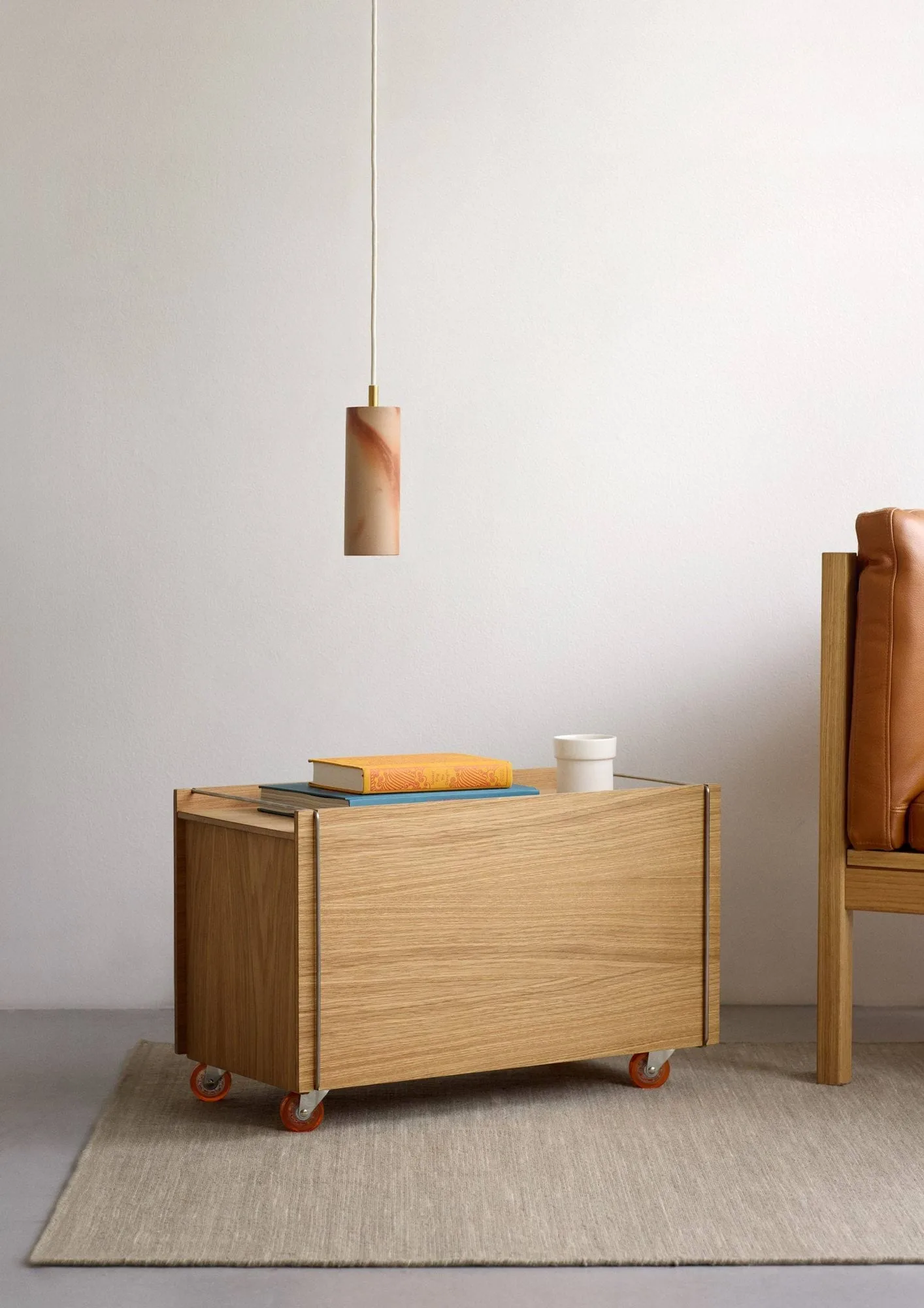 Moebe storage box, Rökt ek-rostfritt stål, med hjul, 33x60x31 cm MOEBE