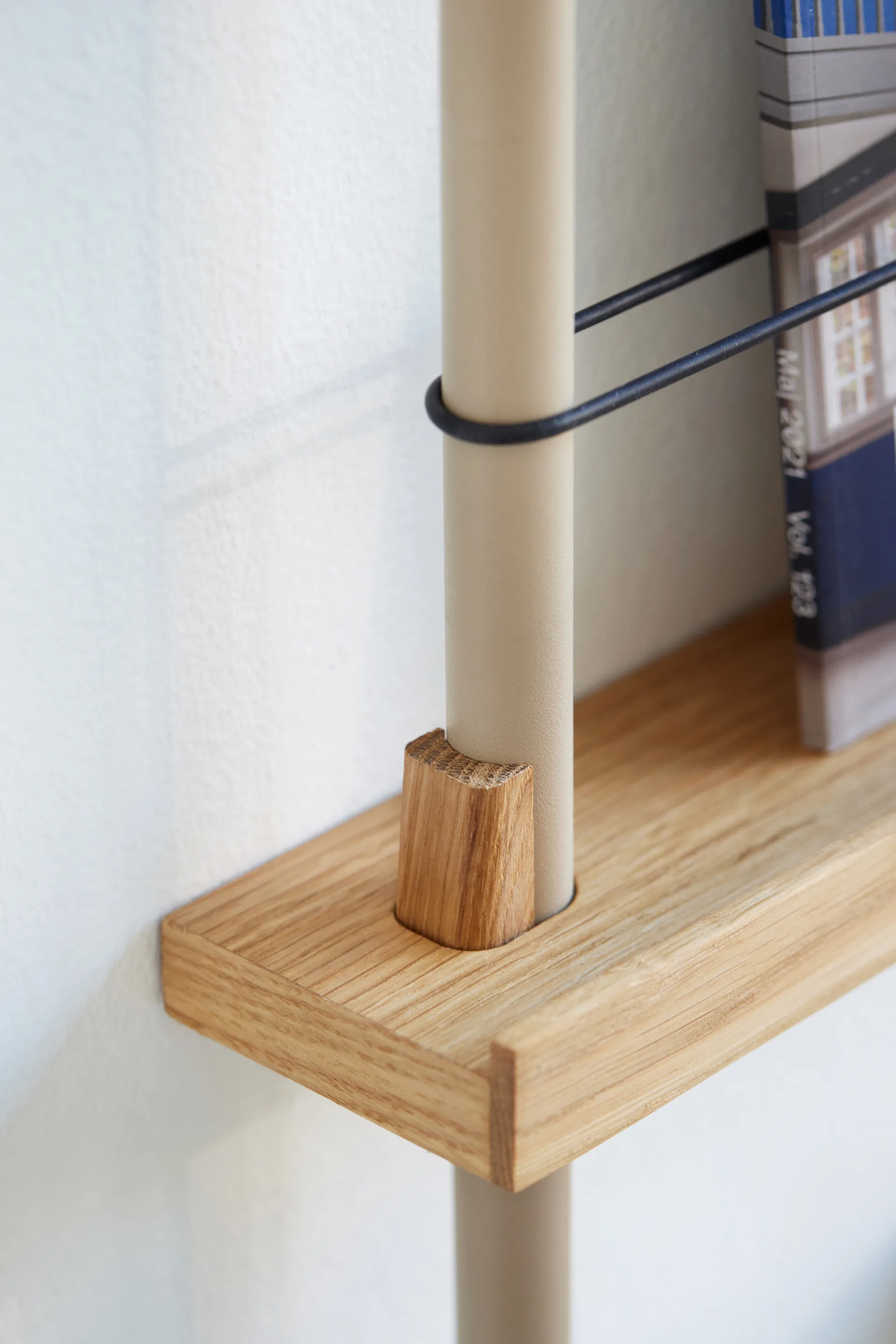 Moebe tidningsställ, Smoked oak-grey MOEBE