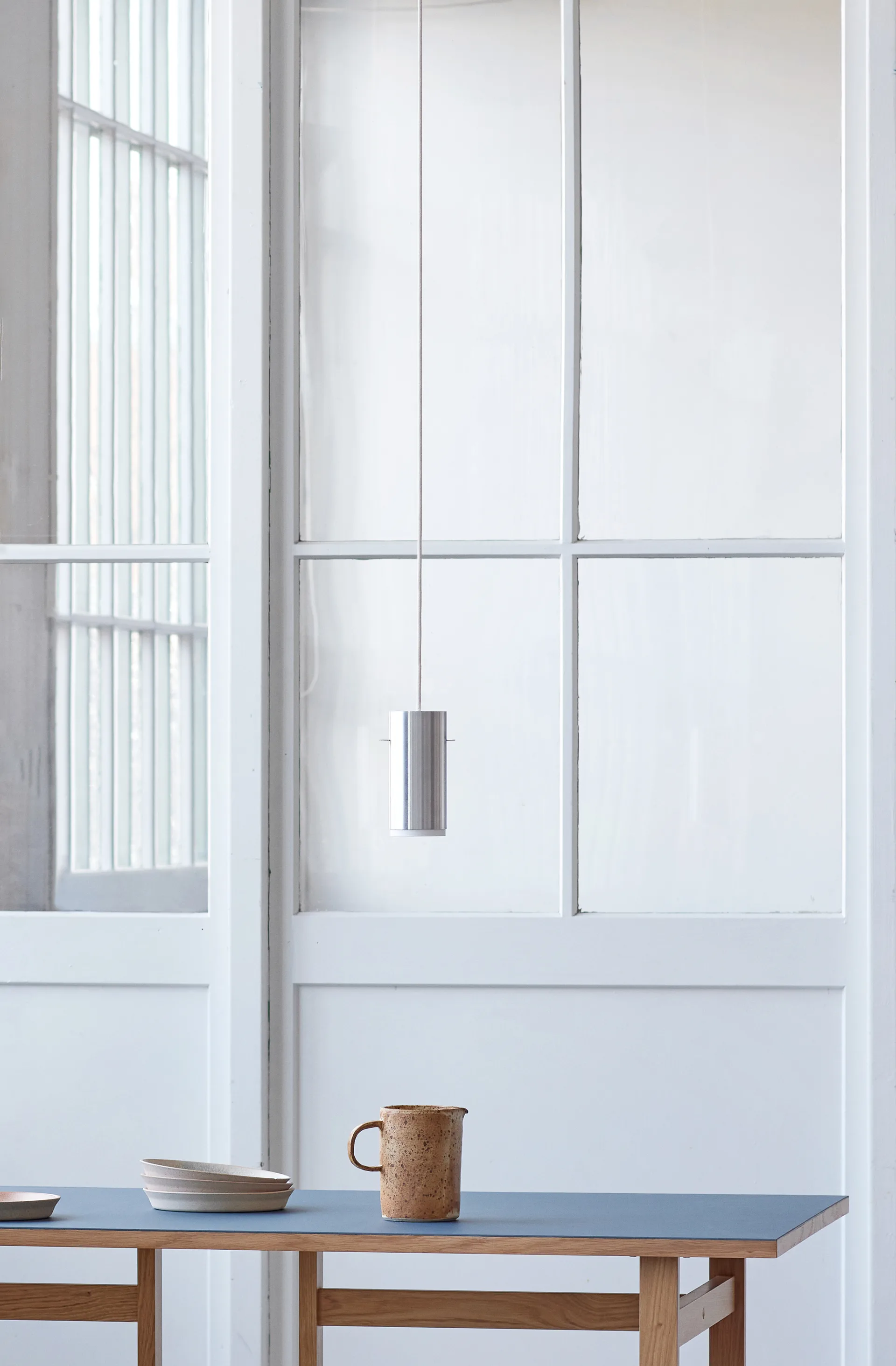 Moebe Tube pendel small Ø8 cm, Borstad aluminium MOEBE