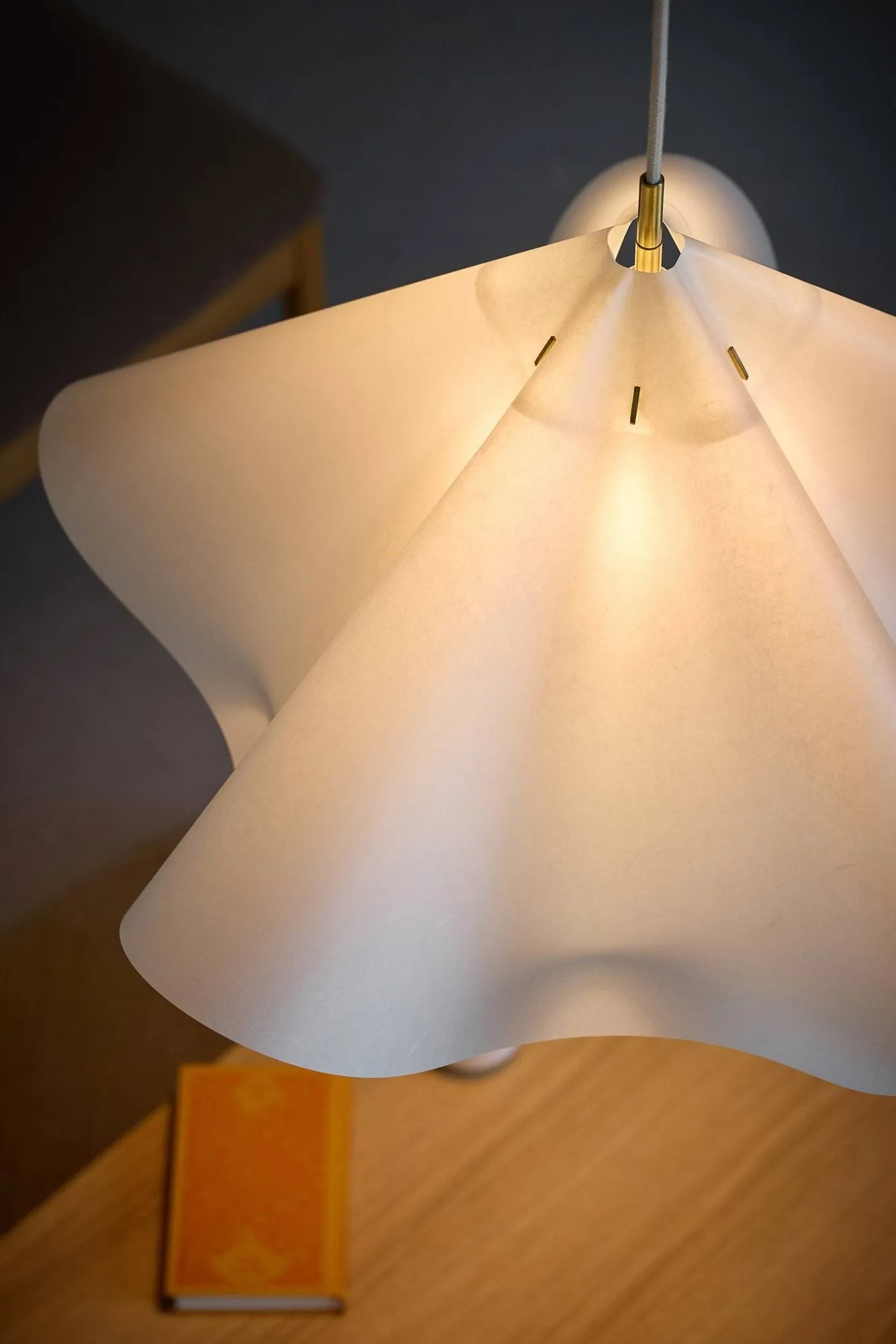 Sinuate pendel, White-stainless steel, large Ø75x40 cm MOEBE Sinuate pendel, White-stainless steel, large Ø75x40 cm MOEBE