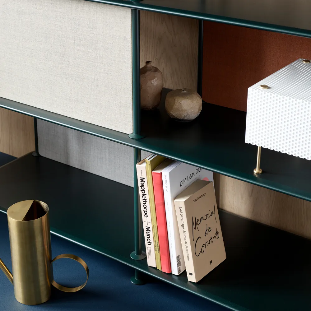 Montana Free 333000 hylla, beetroot 165 Montana