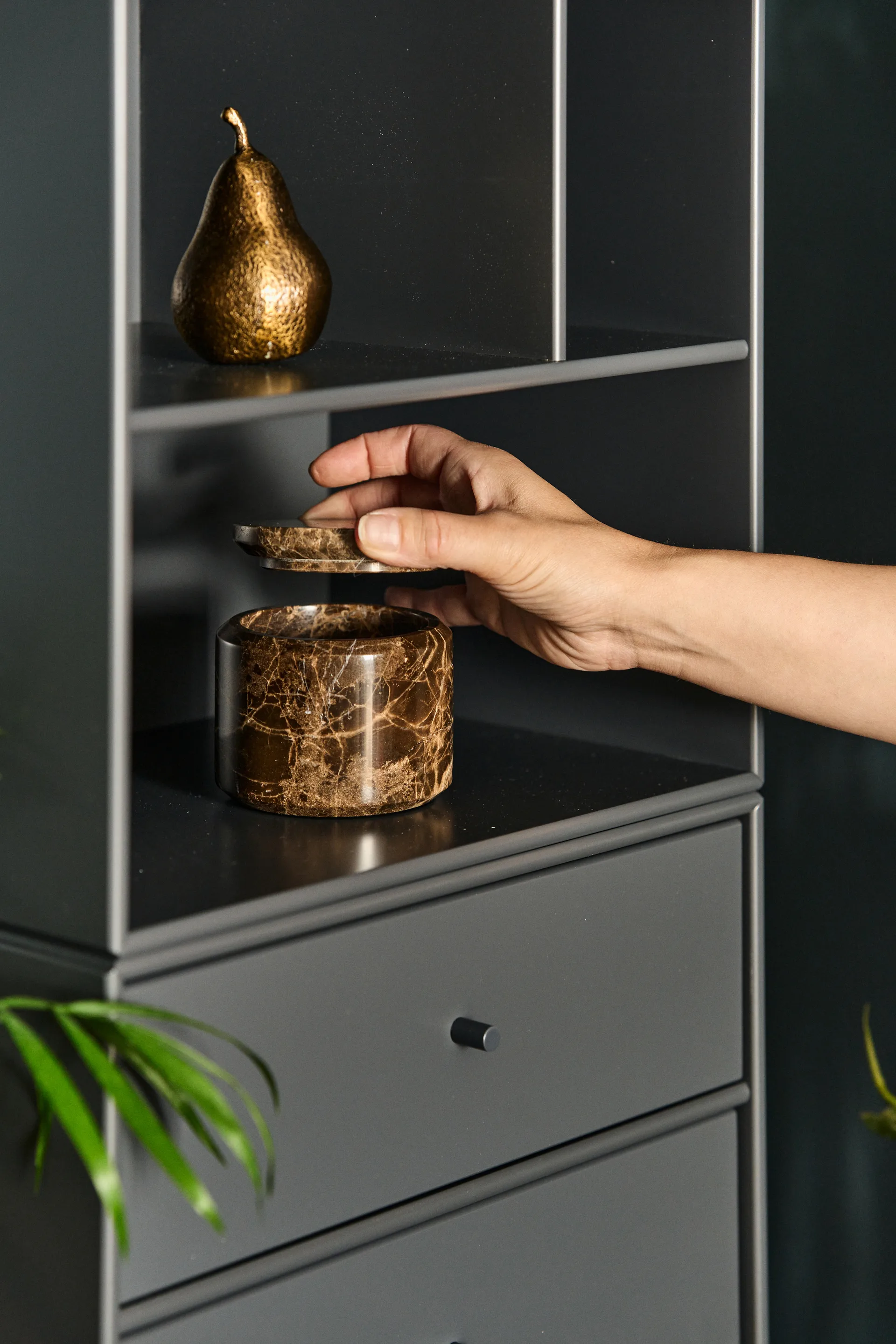 Montana Mini 1302 hyllmodul, anthracite 04, med hyllor Montana