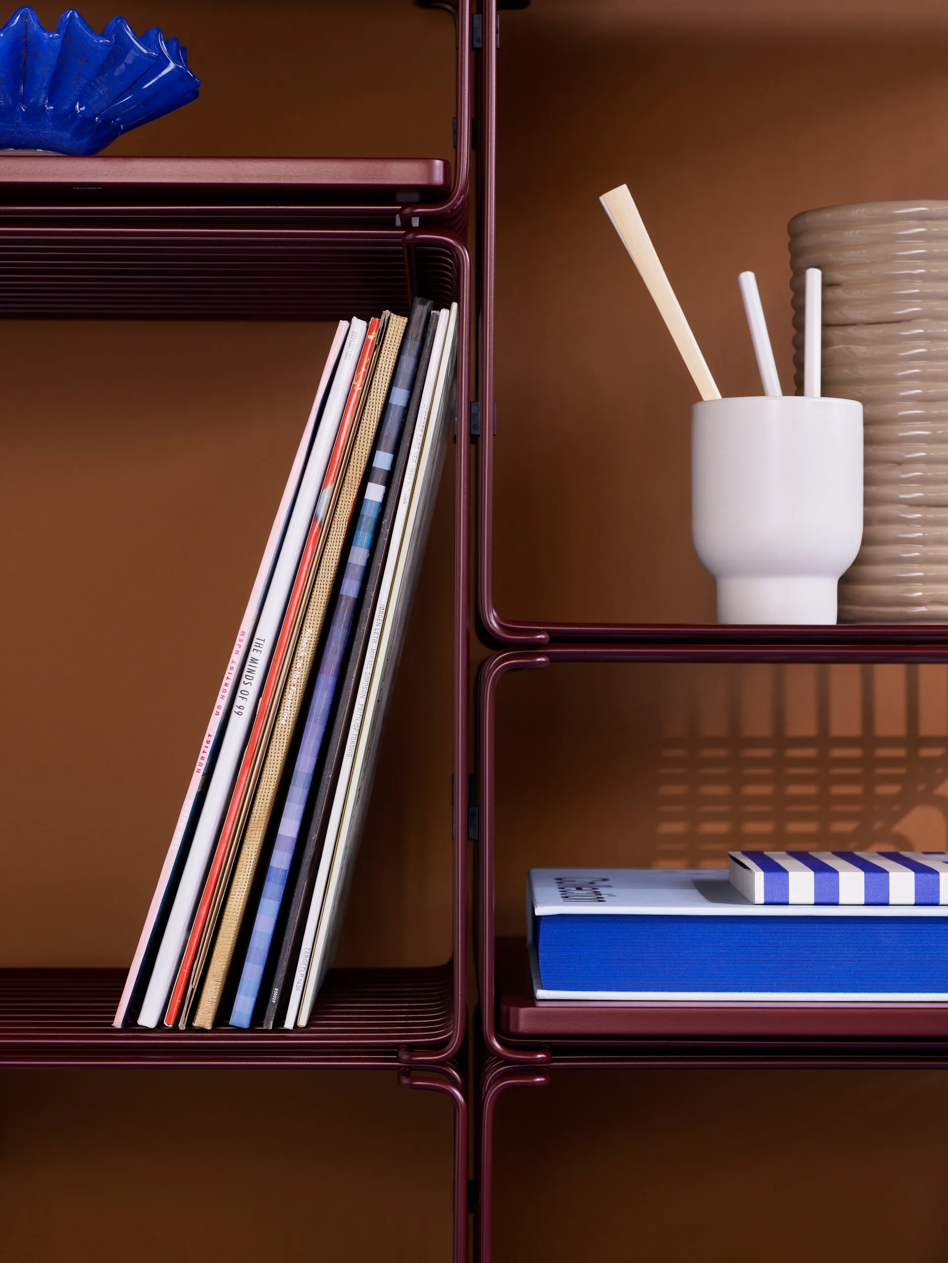 Panton Wire Extended hylla 70x34,8x25,7 cm, Black red Montana