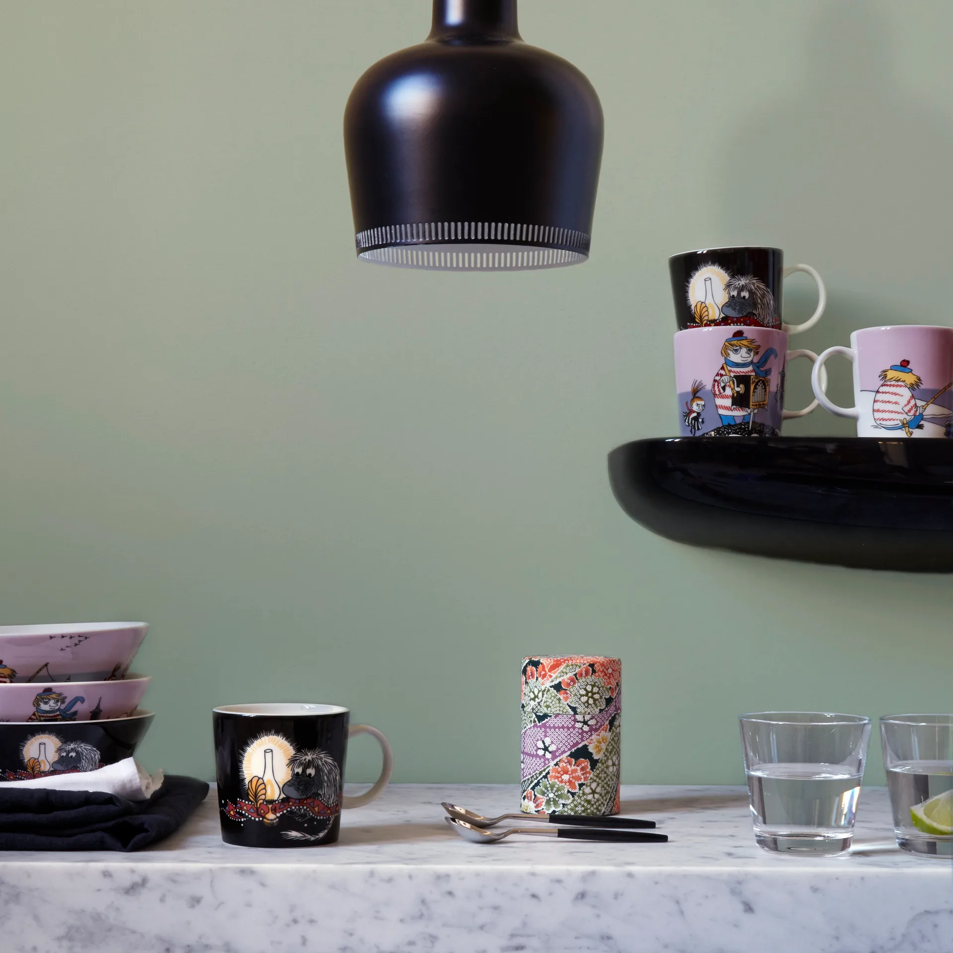 Förfadern Muminskål, svart Moomin Arabia