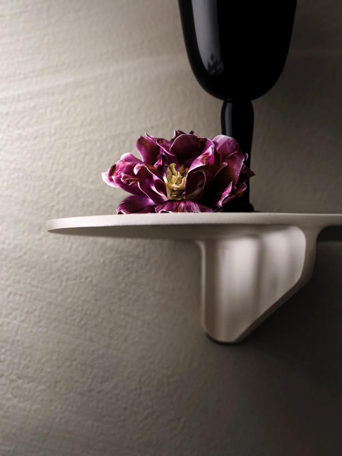 Museum NM&.045 vägghylla, Svart Museum