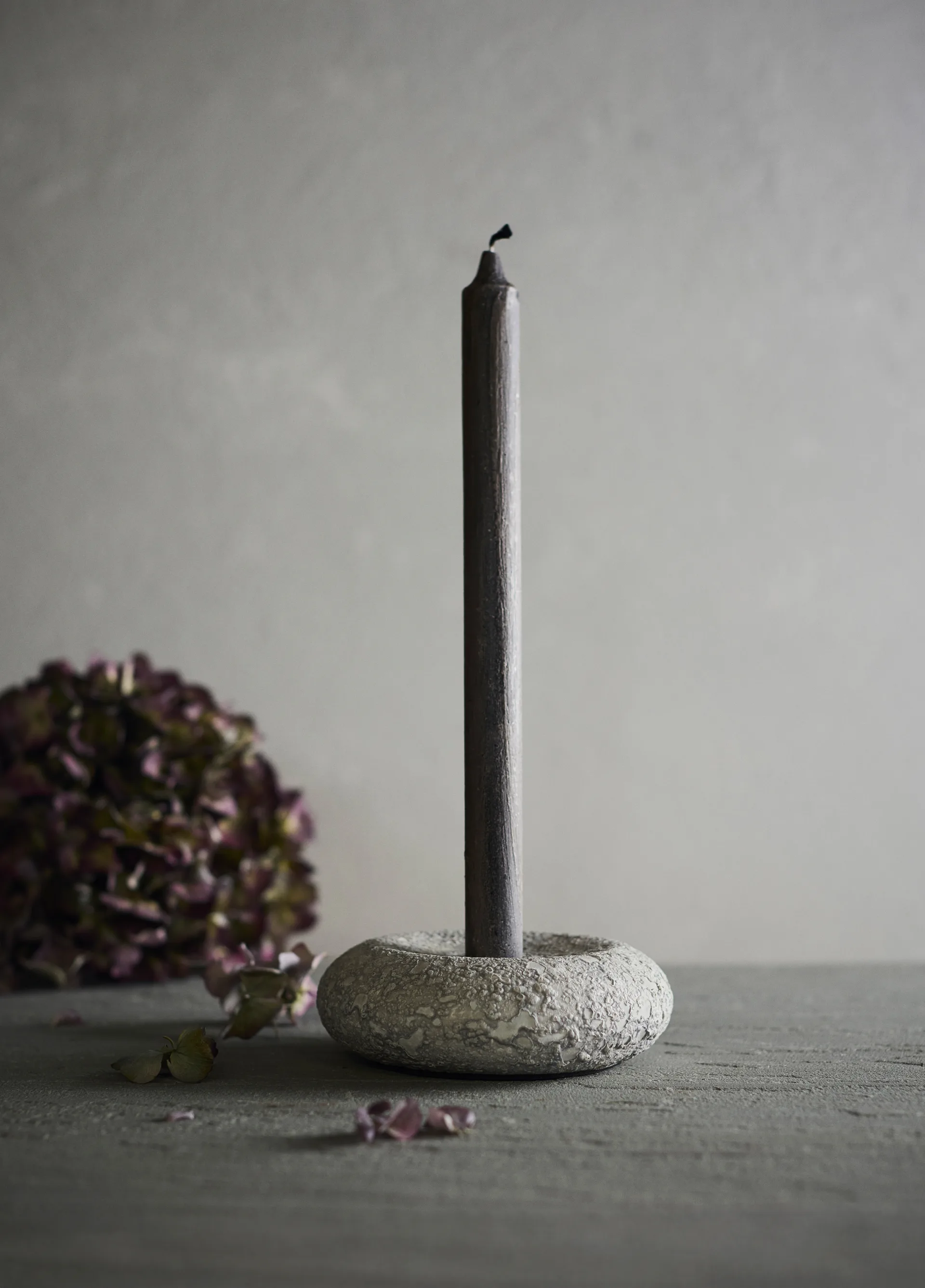 Luna ljusstake, Grey, Ø13x4,8 cm MUUBS