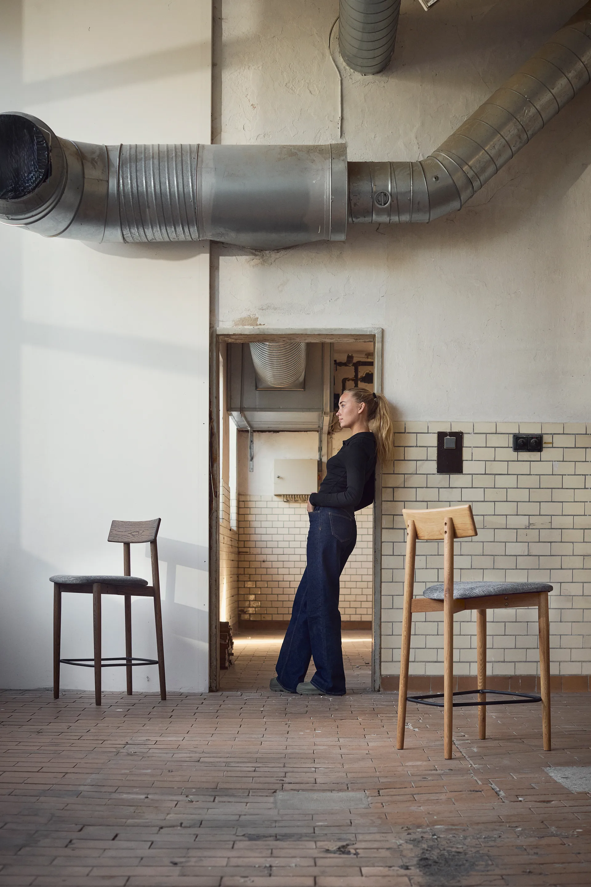 Tetra barstol, Granitfärgat tyg-mörkoljad ek MUUBS