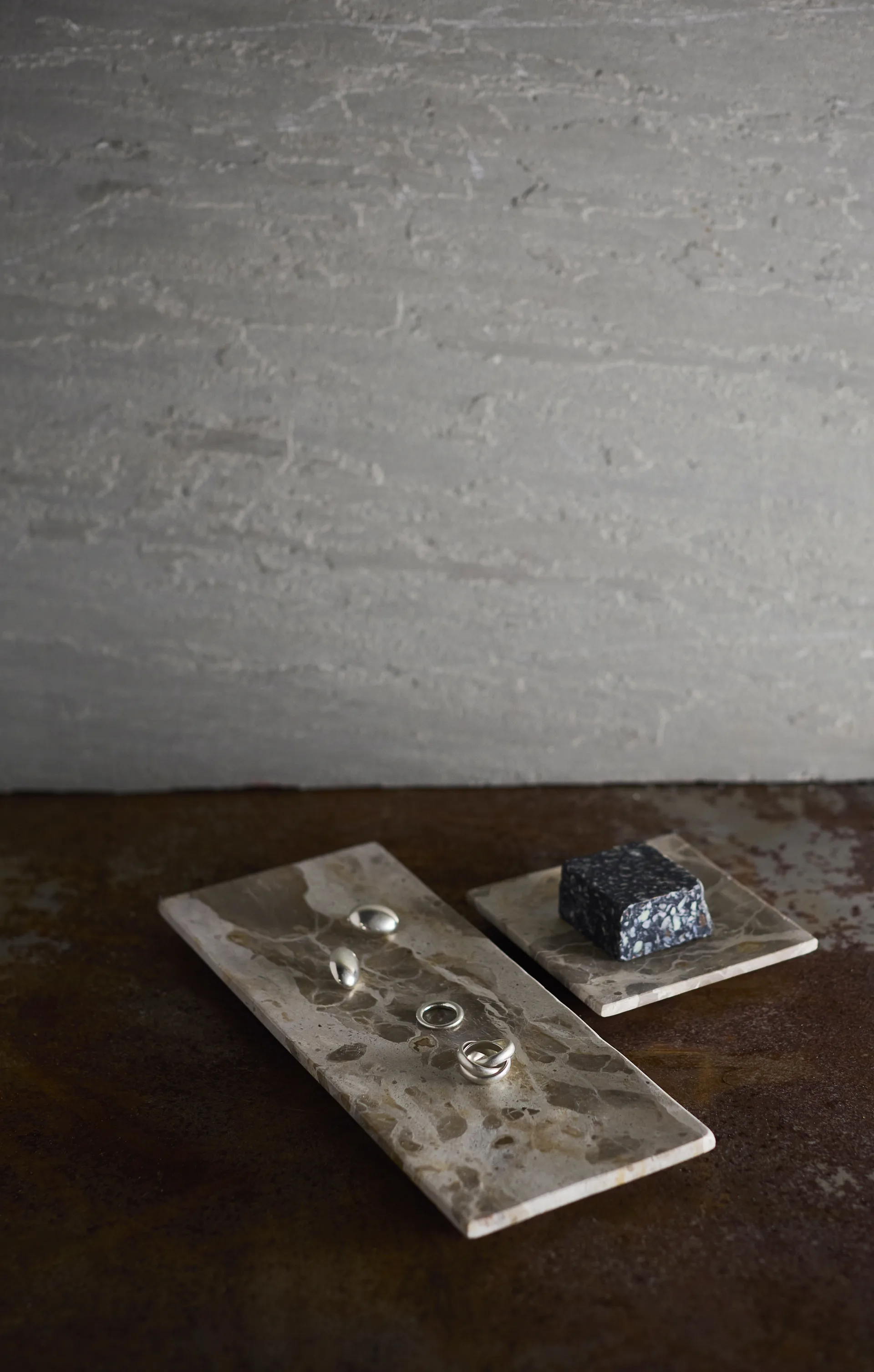 Vita dekorationsbricka, Seashell, 30x12 cm MUUBS