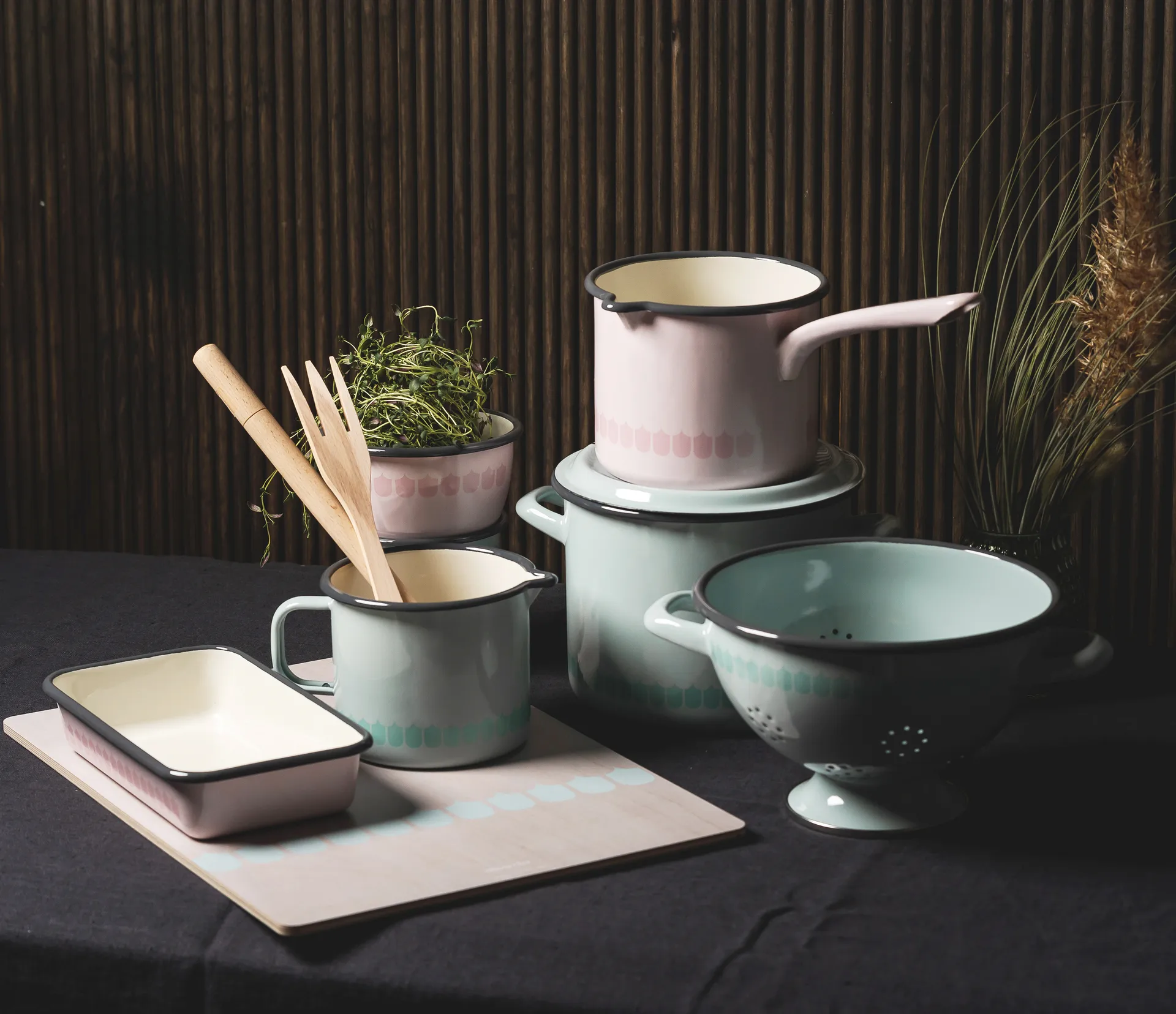 Vappu emaljugnsform, Rosa Muurla