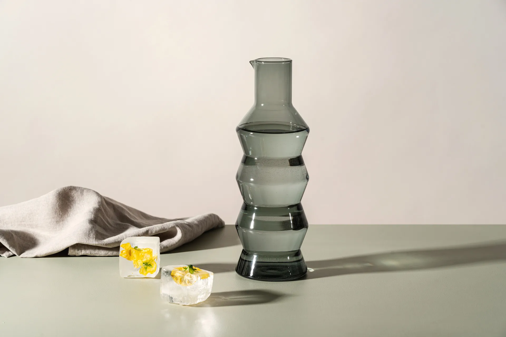 Waves karaff 1,3 L, Grå Muurla