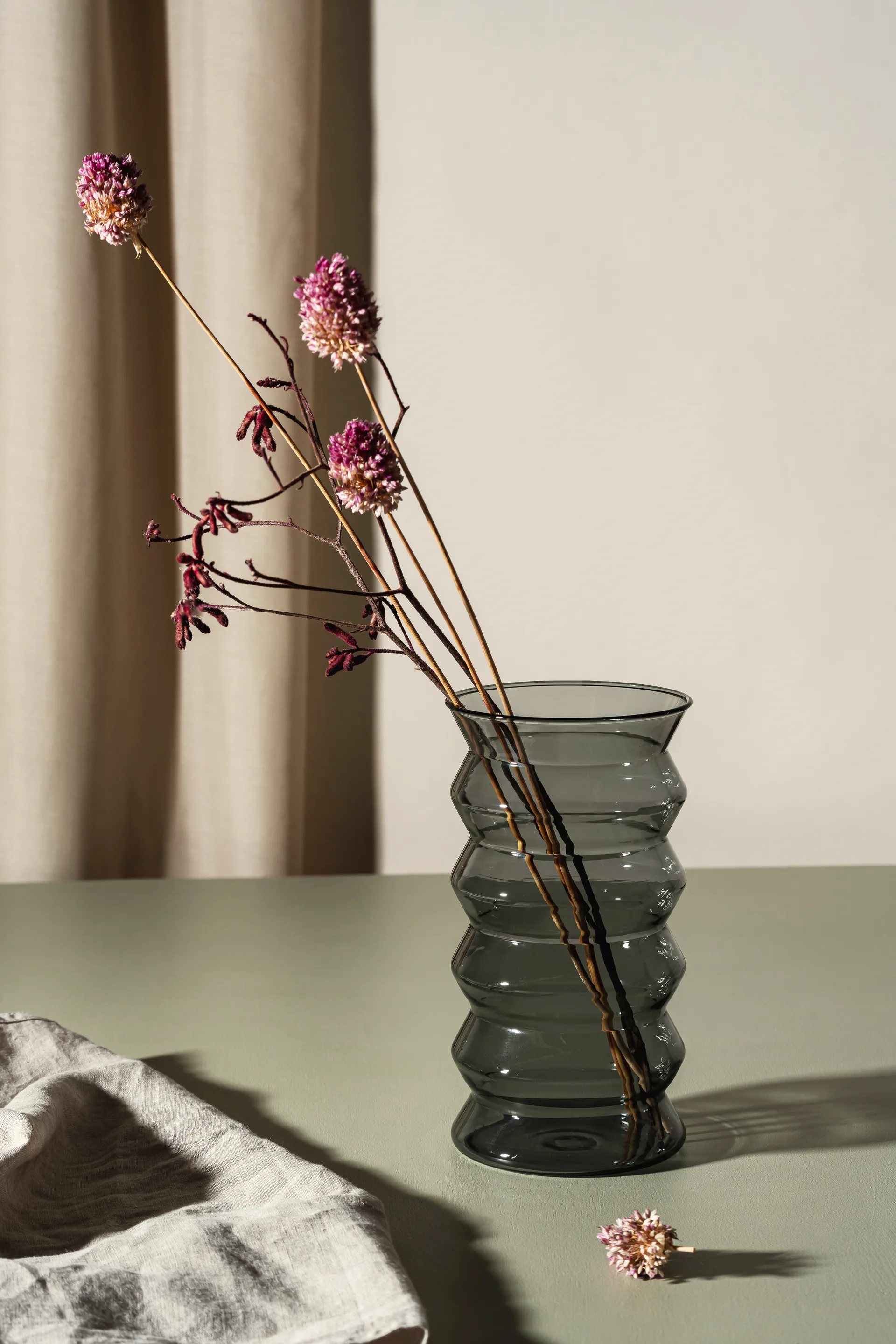 Waves vas 20 cm, Grå Muurla