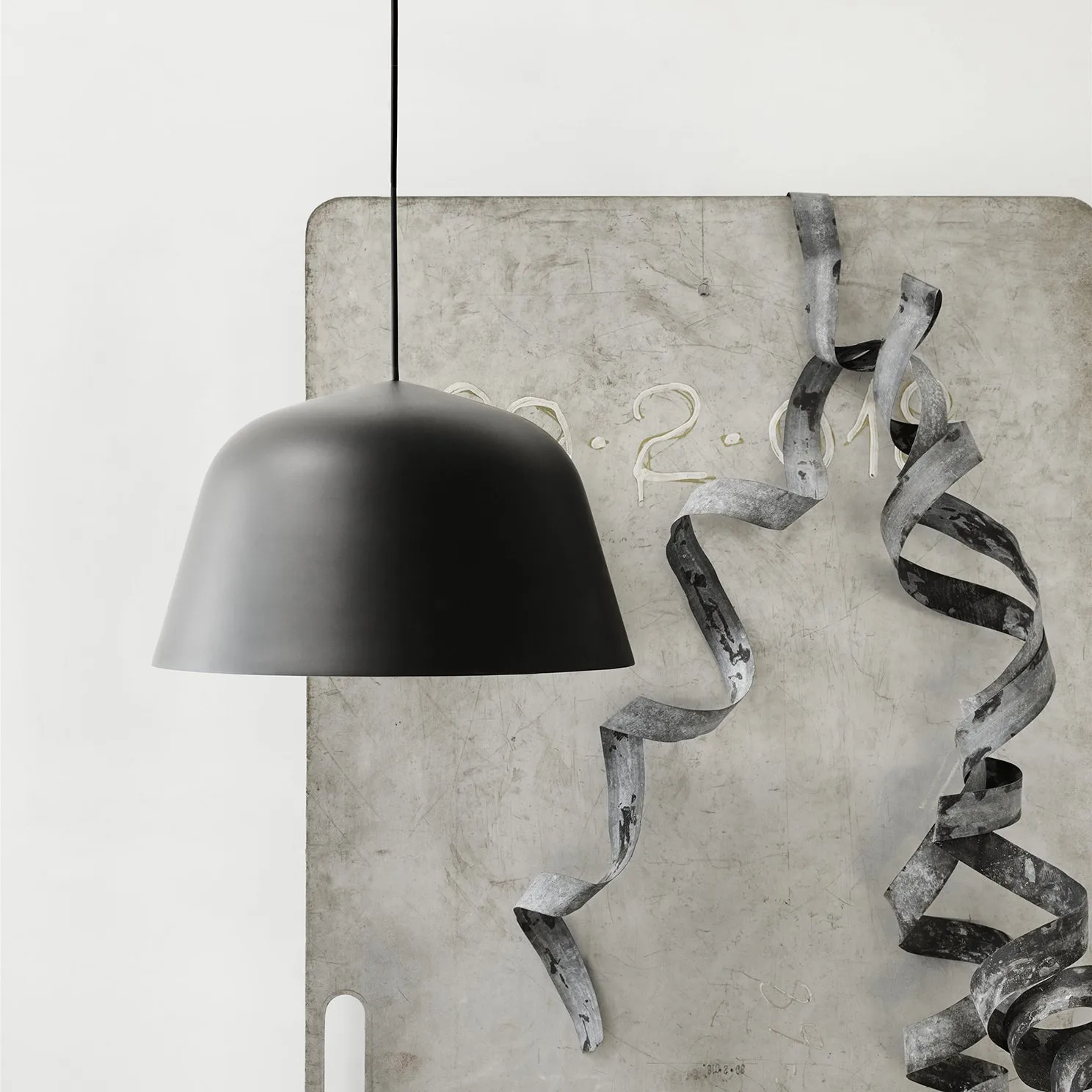 Ambit taklampa Ø25 cm, svart Muuto