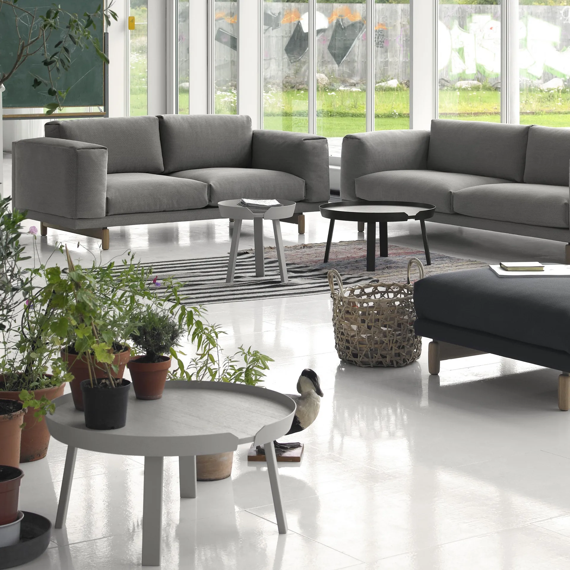 Around sidobord small, Grey Muuto