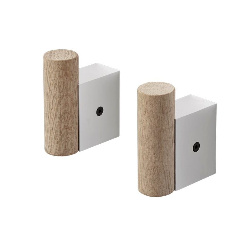 Muuto Attach klädhängare 2-pack Oak-Aluminum | Skandinavisk Design | Krokar & Hängare | Grå