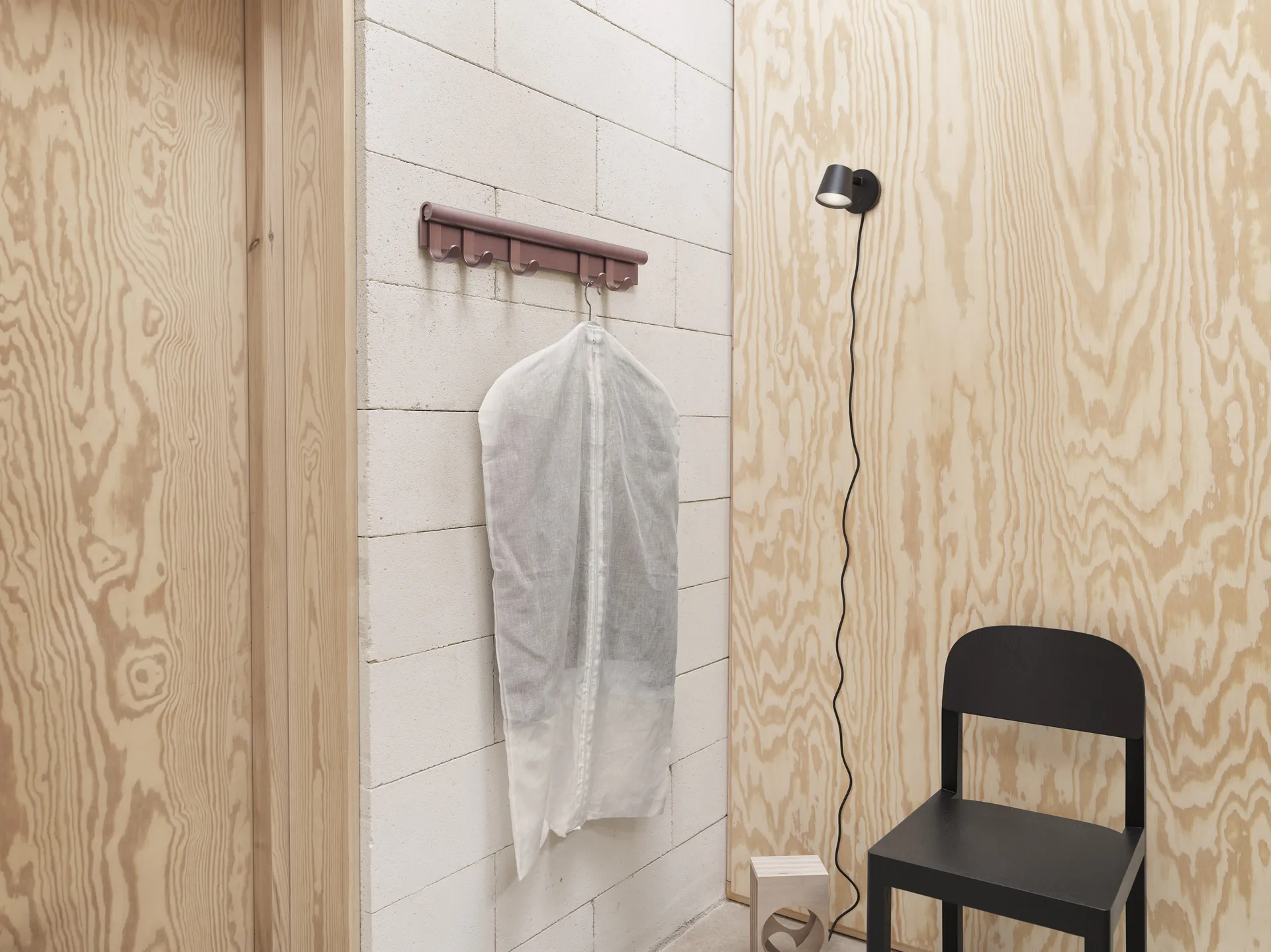 Coil krok till klädhängare, Plum Muuto