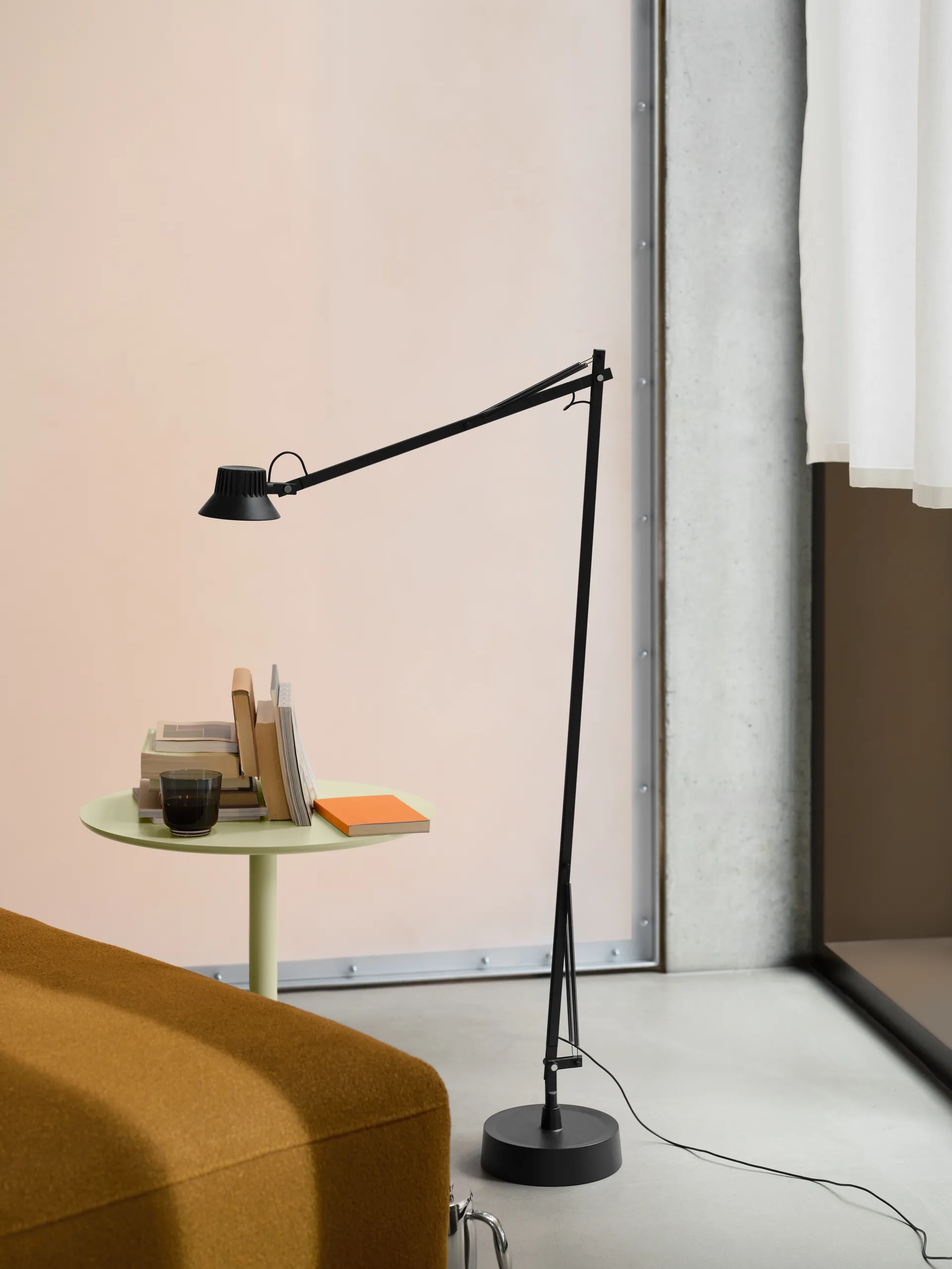 Dedicate golvlampa, Black, 112 cm Muuto