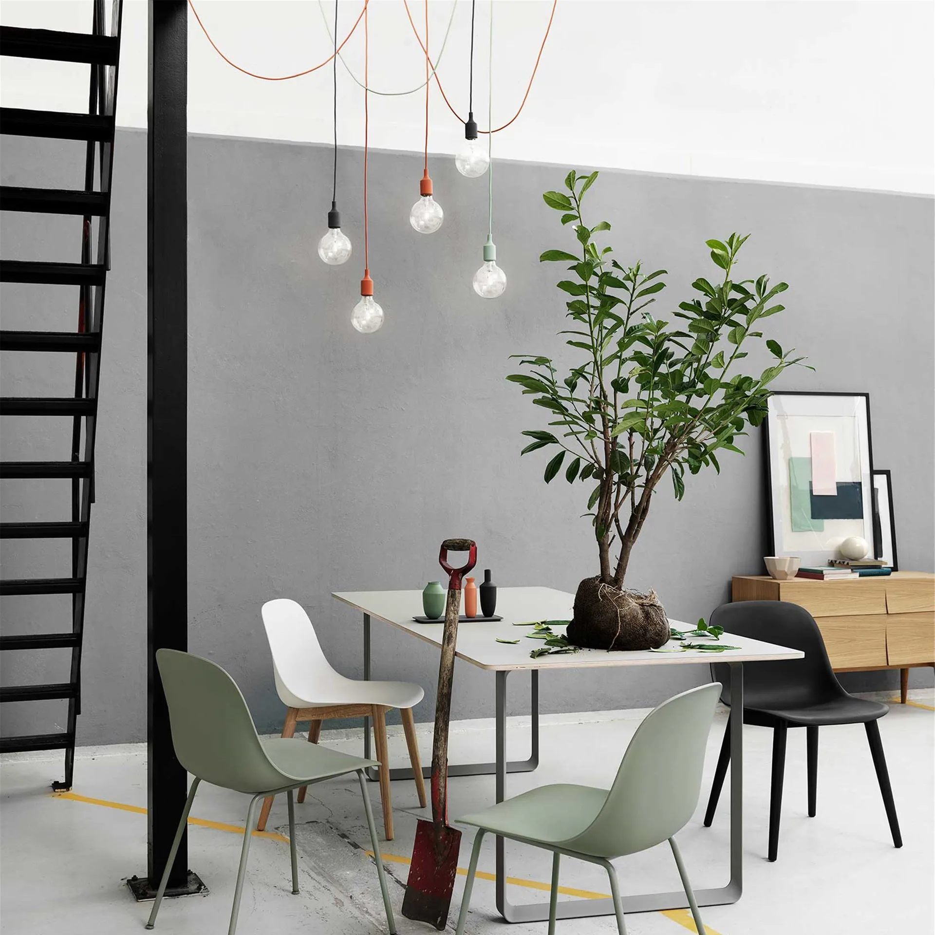 E27 lampa, svart Muuto