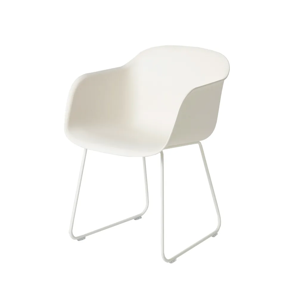 Muuto Fiber karmstol sled base natural white, vita medar
