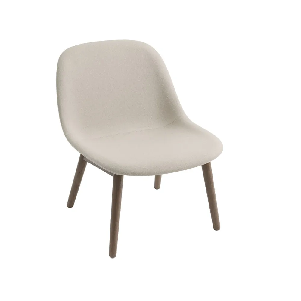 Fiber loungestol wood base, tyg hero 211 beige, brunbetsade ekben Muuto