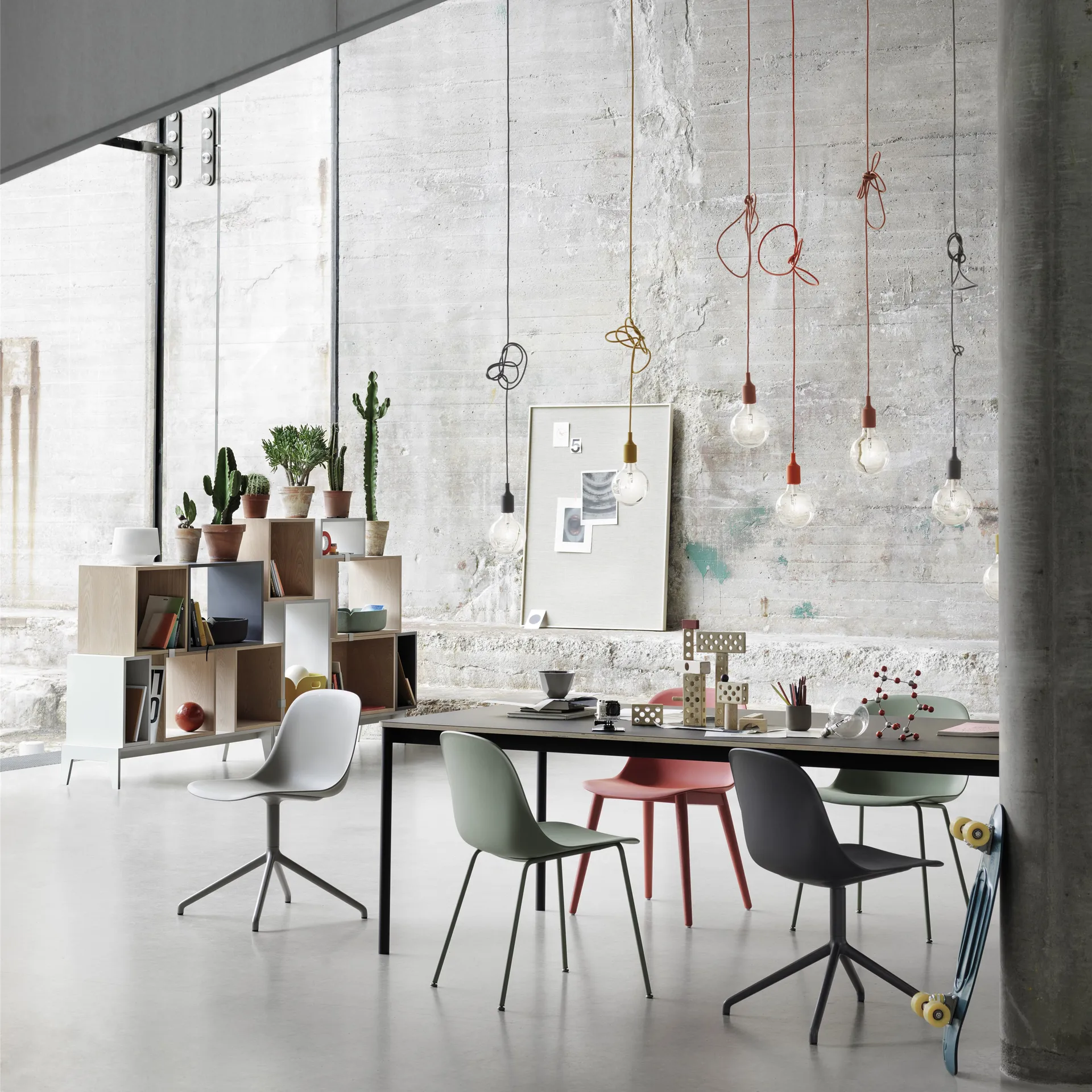 Fiber sidostol tub bas, Dusty green (plastic) Muuto