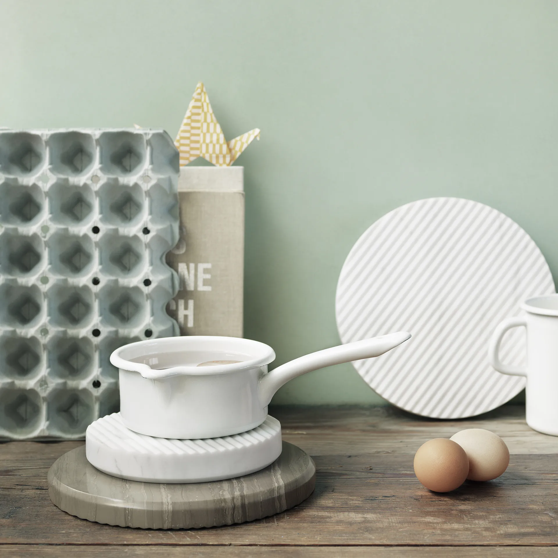 Groove grytunderlägg marmor, vit liten Muuto