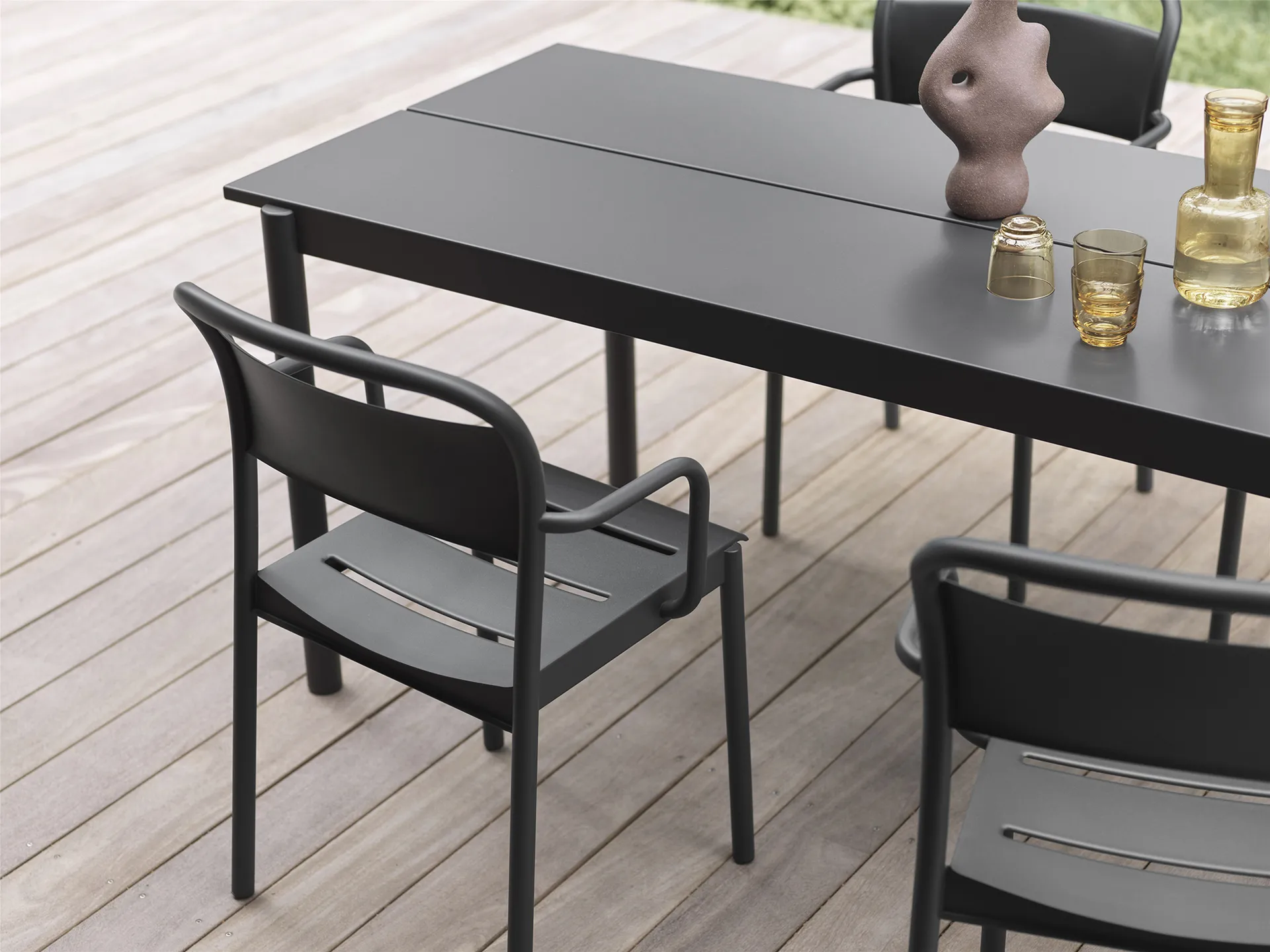 Linear steel armchair karmstol, Black Muuto