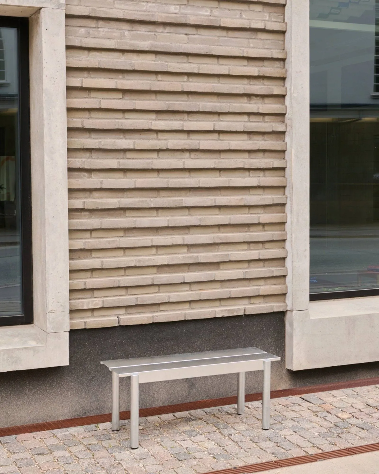 Linear steel bench bänk 110x34 cm, Warm galvanized steel Muuto