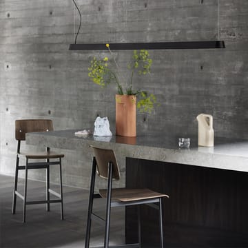 Loft barstol - stained dark brown, låg, svart stålstativ - Muuto