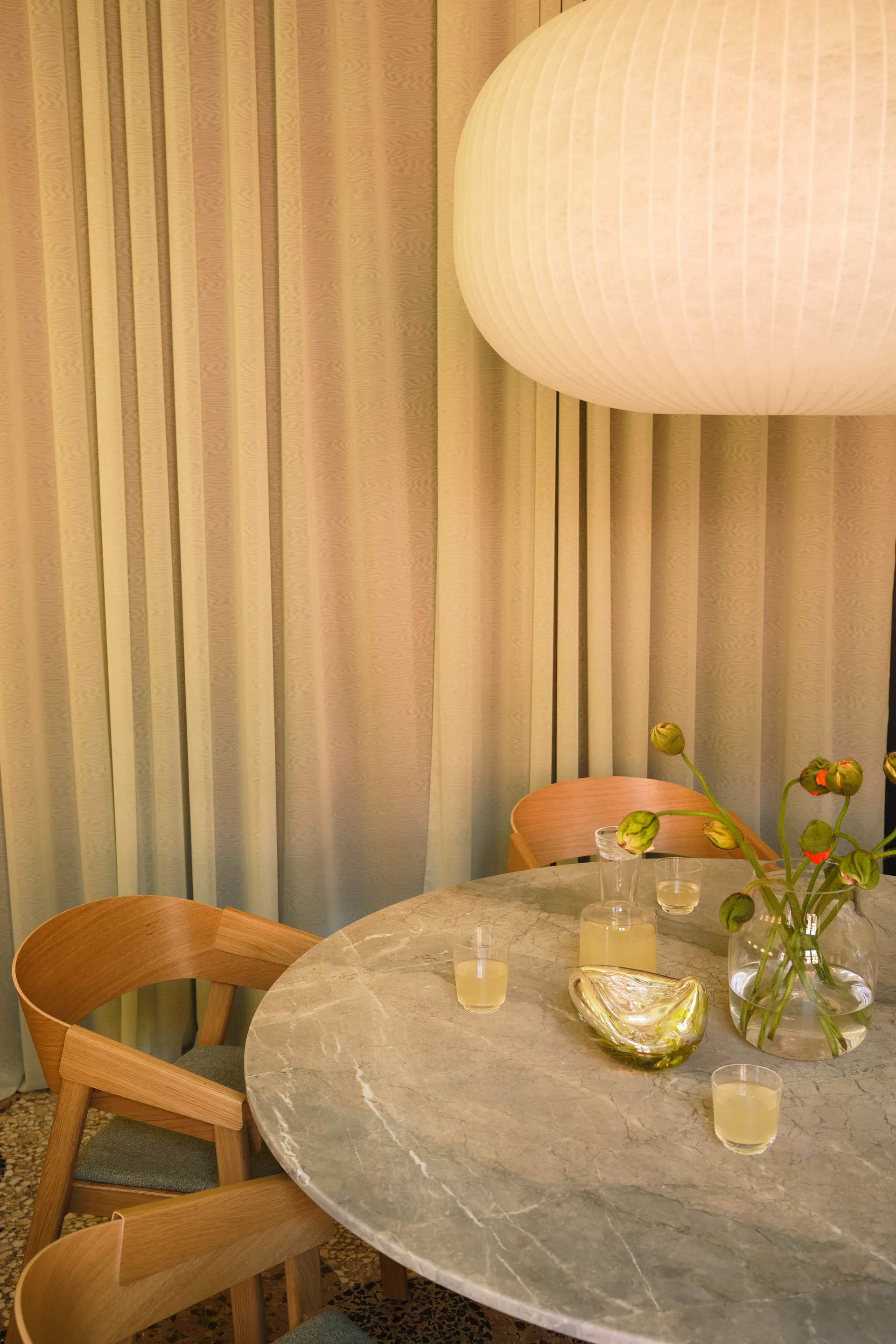 Midst pelarbord, Grey marble-grey, Ø140 cm Muuto