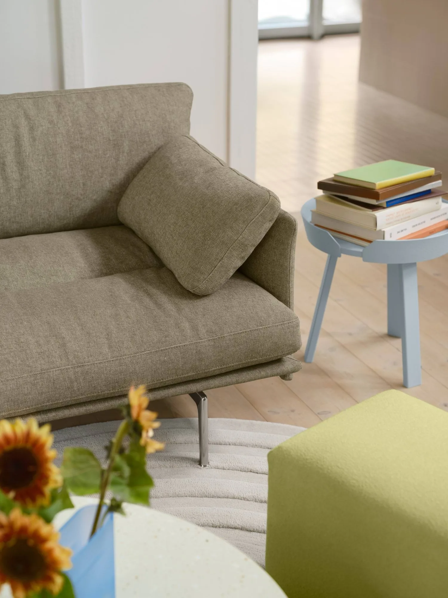 Outline Soft soffa, Clay 15-aluminiumben, 3-sits Muuto