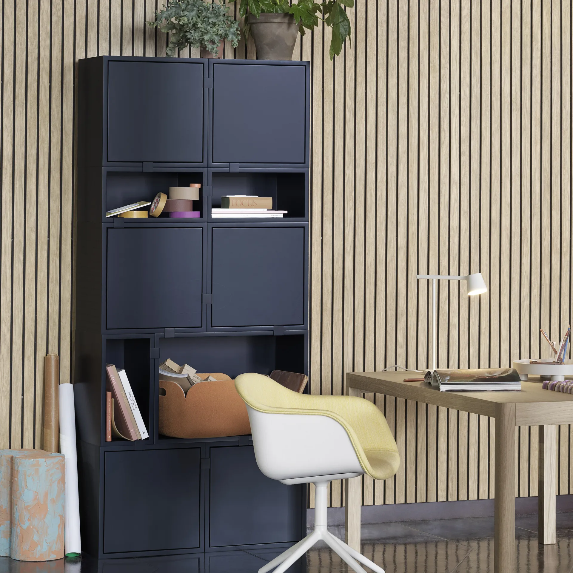 Stacked förvaringssystem med ryggskiva large, Midnight blue Muuto