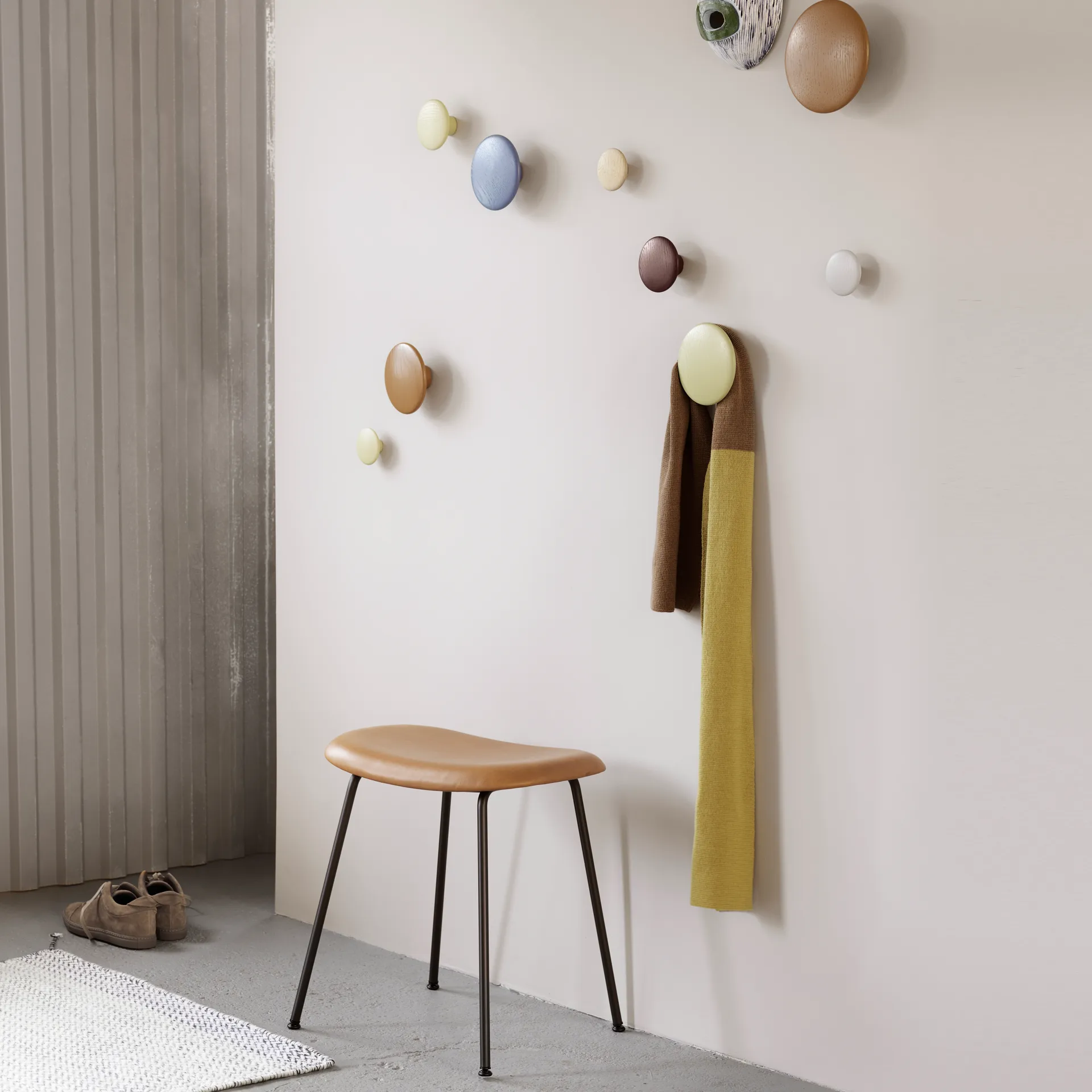 The Dots klädkrok beige-grön, Large Muuto