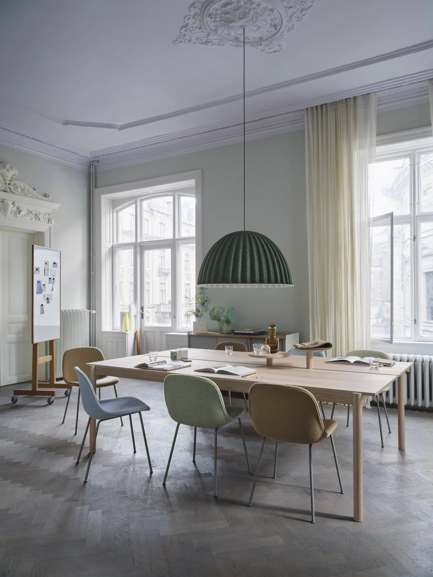 Under the bell taklampa Ø82 cm, Blue grey Muuto