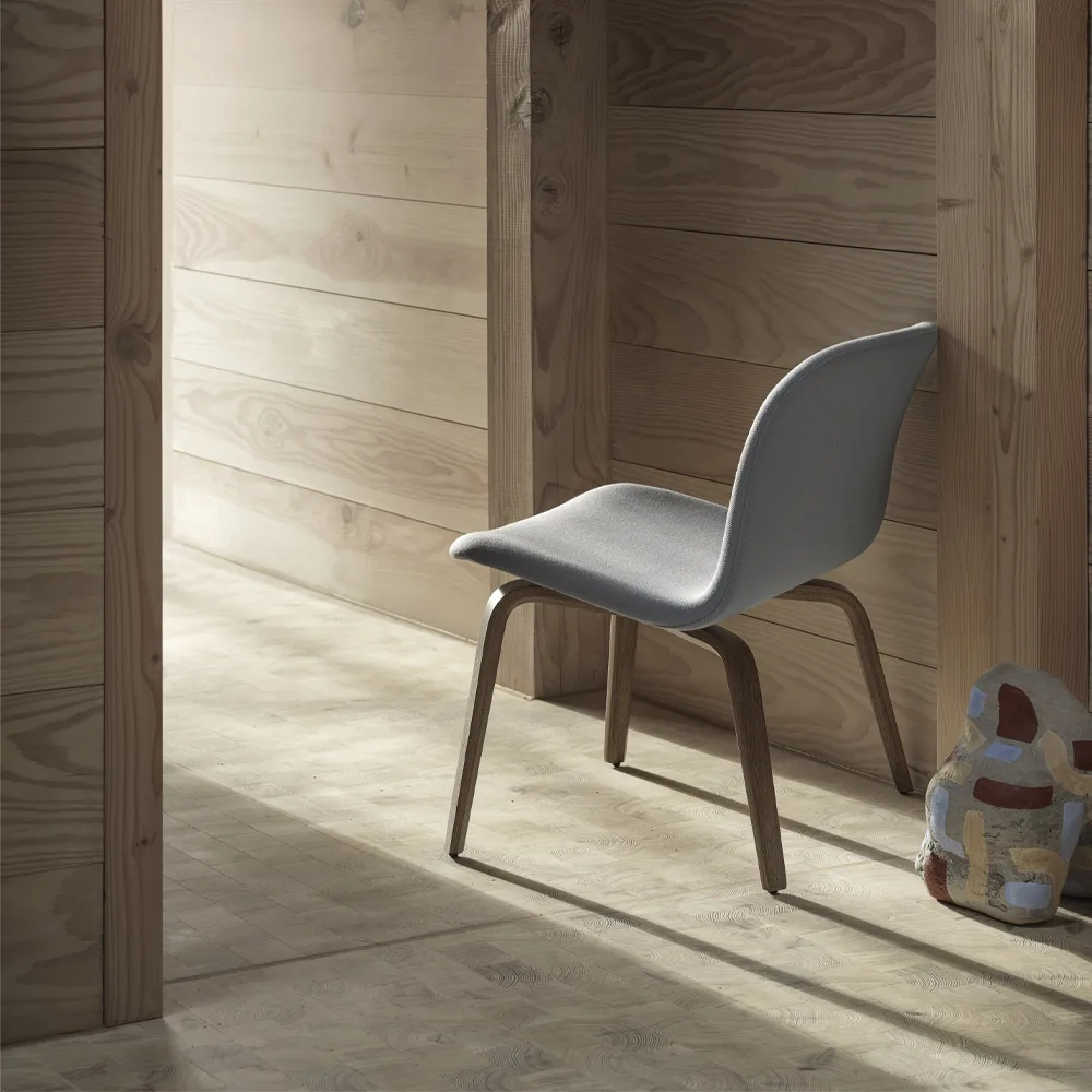 Visu loungefåtölj klädd stol, Steelcut 120-Brown stained oak Muuto